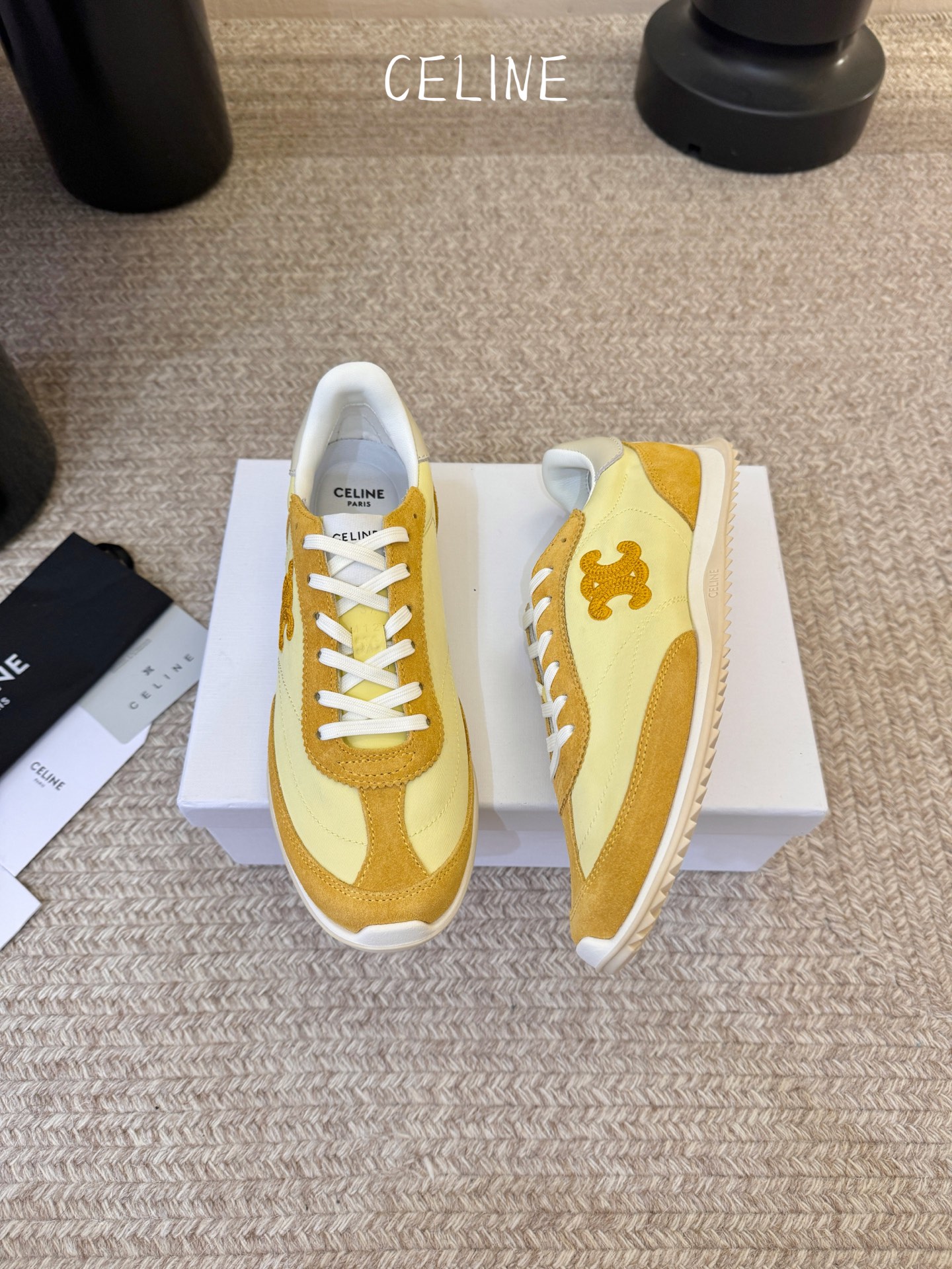 增加颜色Celin*凯旋门复古运动鞋德训鞋阿甘鞋采用经典的阿甘鞋/德训鞋轮廓，低帮流线型鞋身搭配窄鞋头，