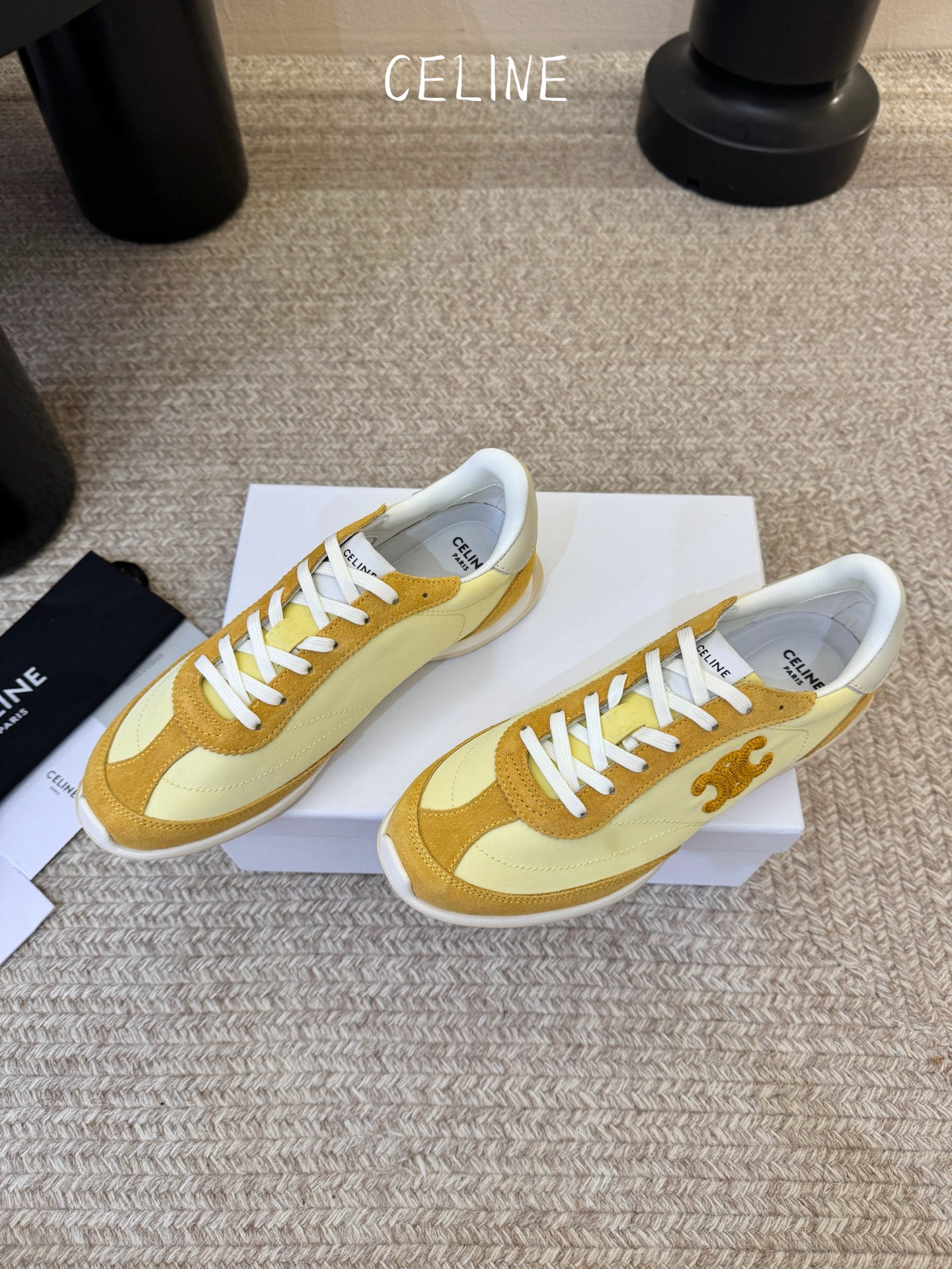 增加颜色Celin*凯旋门复古运动鞋德训鞋阿甘鞋采用经典的阿甘鞋/德训鞋轮廓，低帮流线型鞋身搭配窄鞋头，