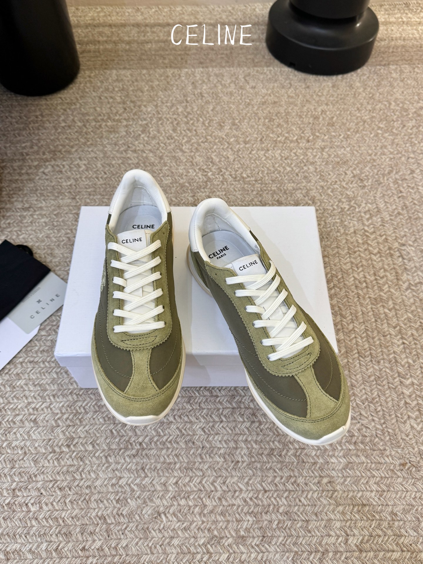 增加颜色Celin*凯旋门复古运动鞋德训鞋阿甘鞋采用经典的阿甘鞋/德训鞋轮廓，低帮流线型鞋身搭配窄鞋头，