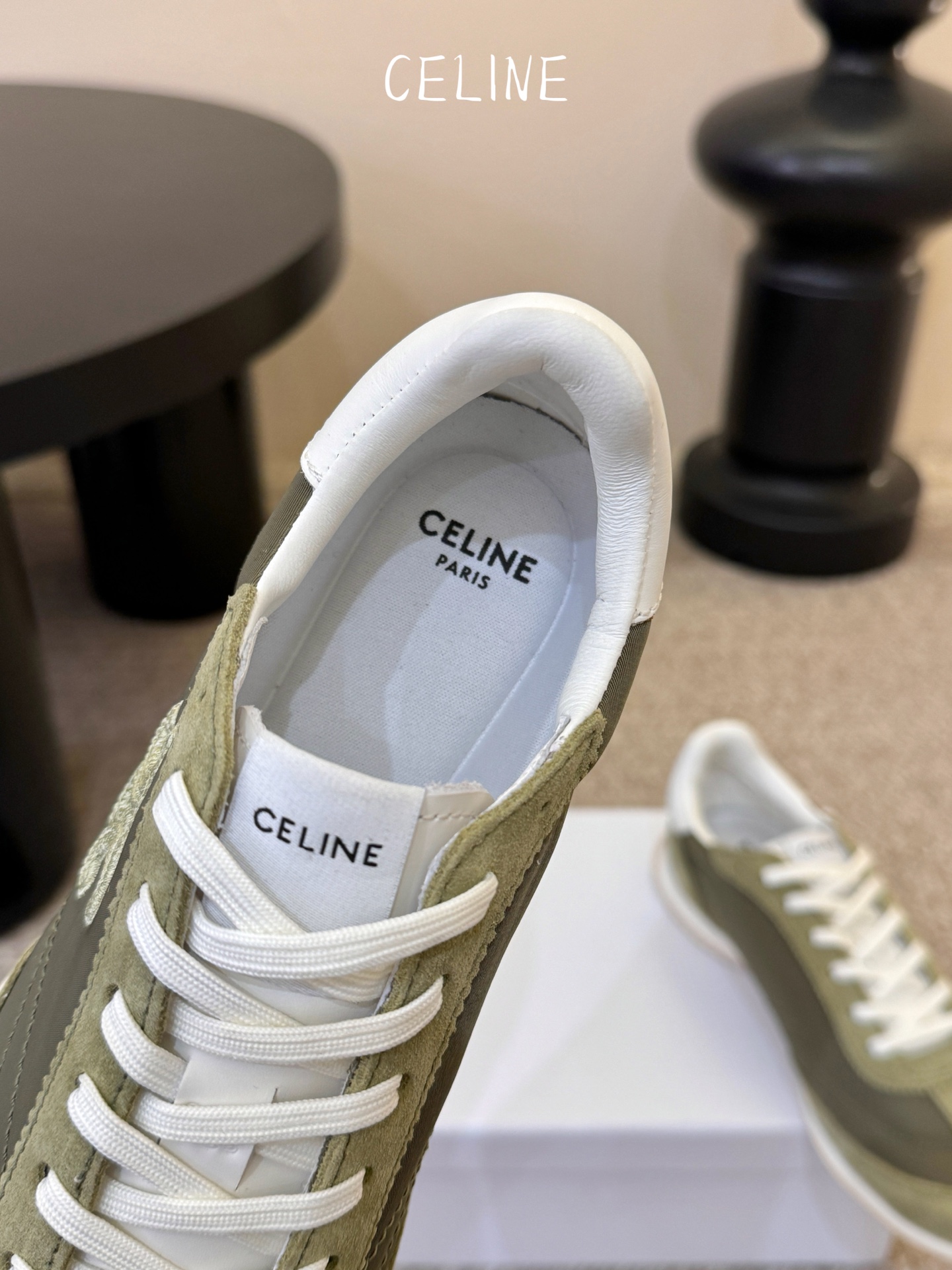 增加颜色Celin*凯旋门复古运动鞋德训鞋阿甘鞋采用经典的阿甘鞋/德训鞋轮廓，低帮流线型鞋身搭配窄鞋头，