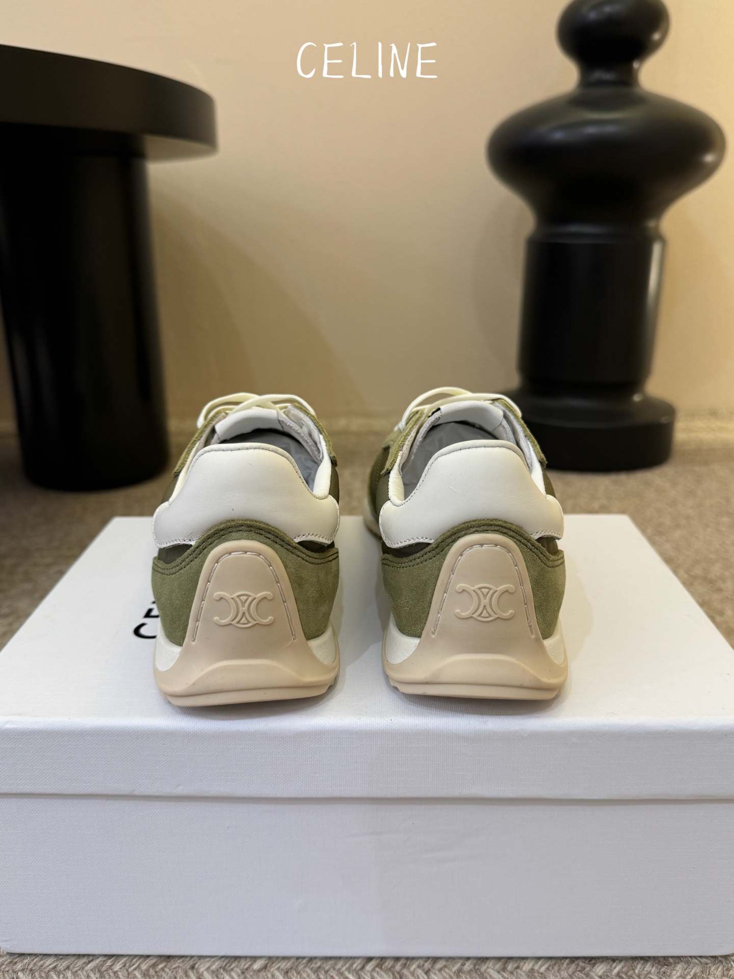 增加颜色Celin*凯旋门复古运动鞋德训鞋阿甘鞋采用经典的阿甘鞋/德训鞋轮廓，低帮流线型鞋身搭配窄鞋头，