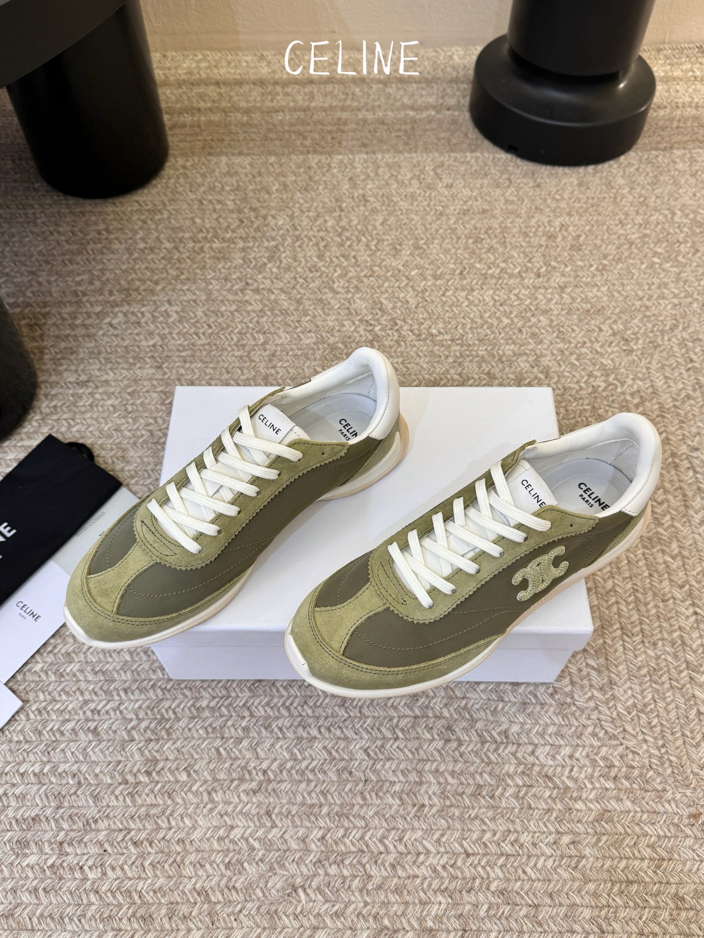 增加颜色Celin*凯旋门复古运动鞋德训鞋阿甘鞋采用经典的阿甘鞋/德训鞋轮廓，低帮流线型鞋身搭配窄鞋头，