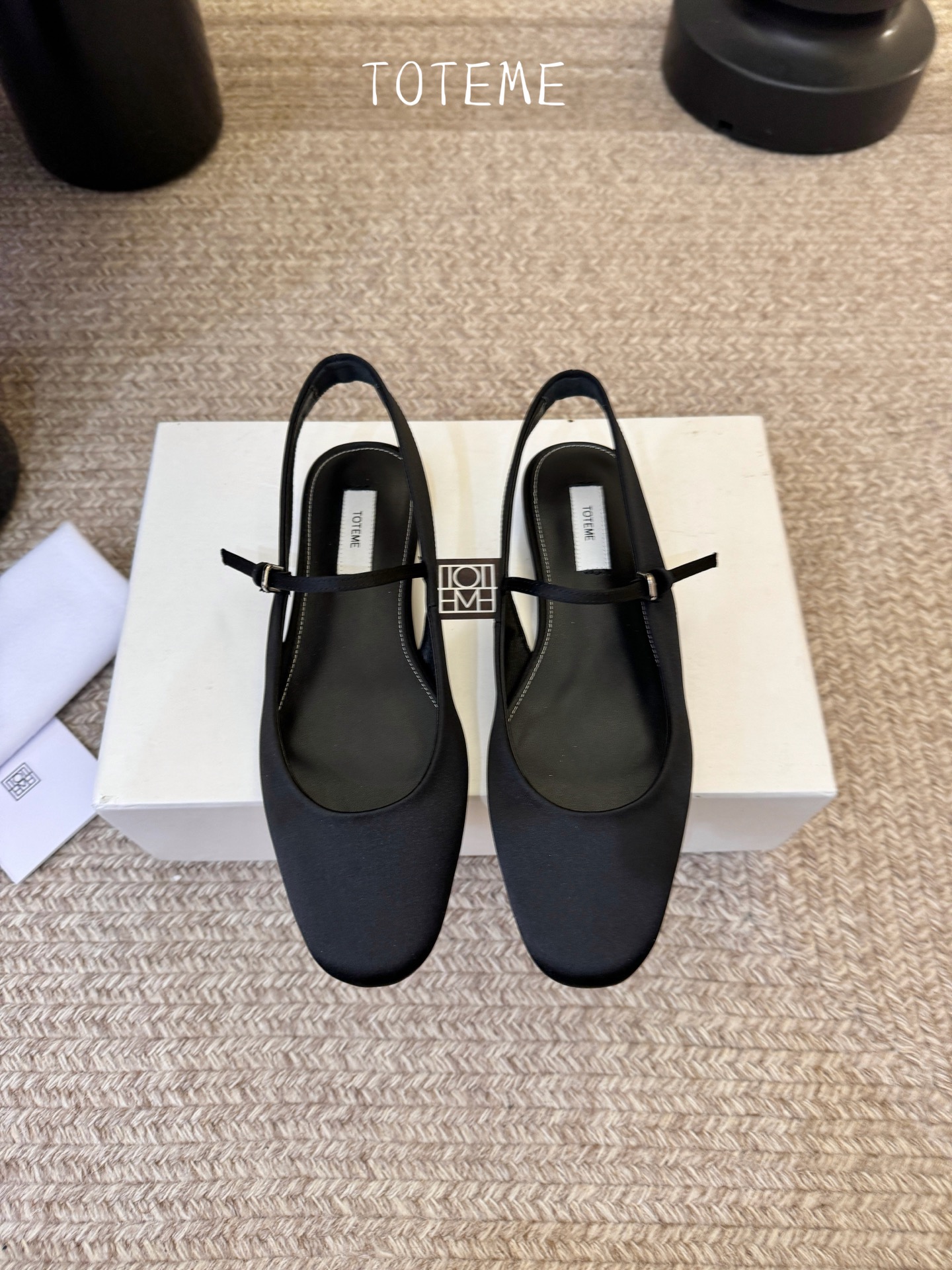 TOTEM*26ss早春新款经典后空玛丽珍单鞋一眼沦陷的北欧极简设计，将TOTEME的清冷高级感完美诠释