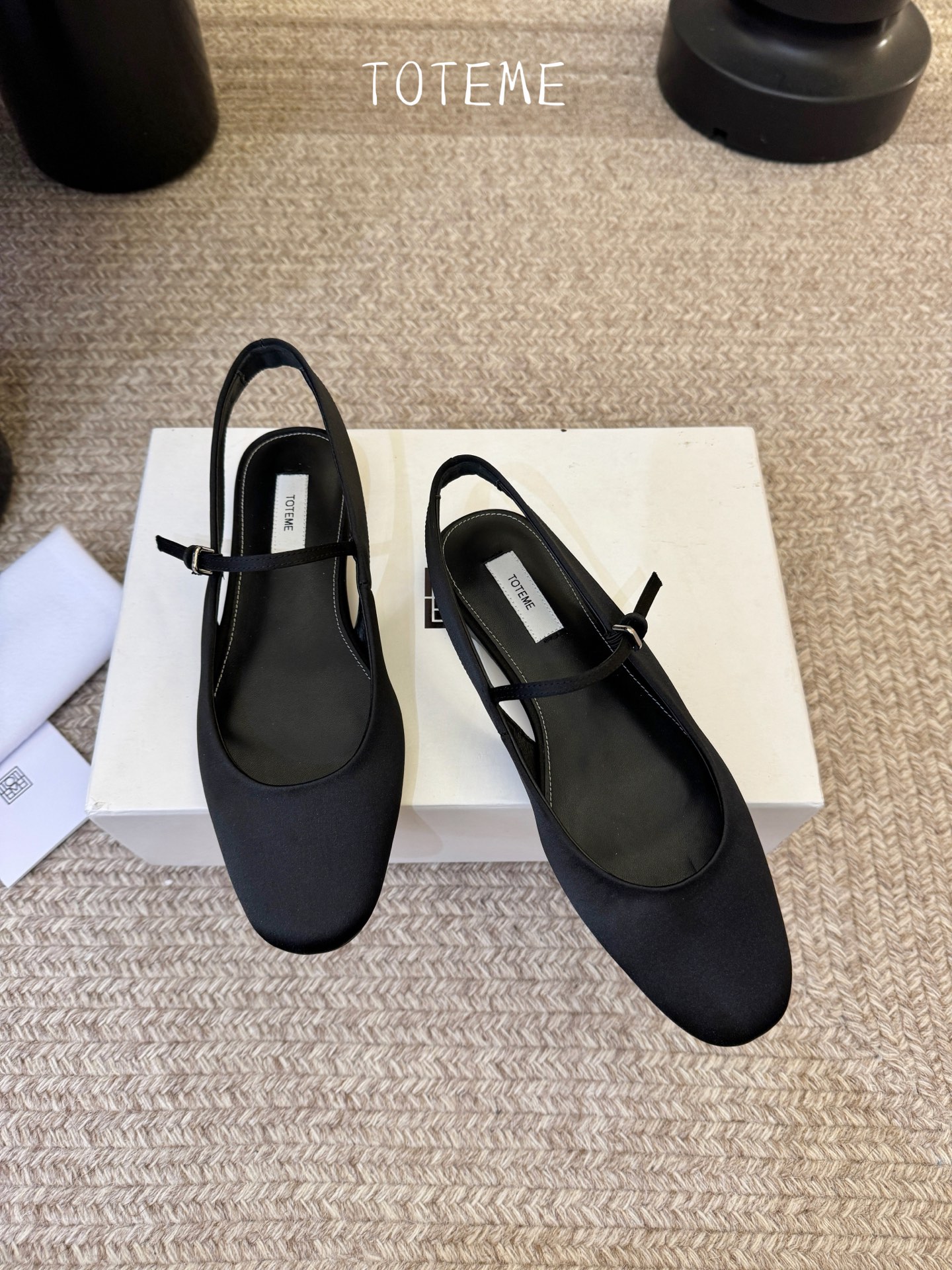 TOTEM*26ss早春新款经典后空玛丽珍单鞋一眼沦陷的北欧极简设计，将TOTEME的清冷高级感完美诠释