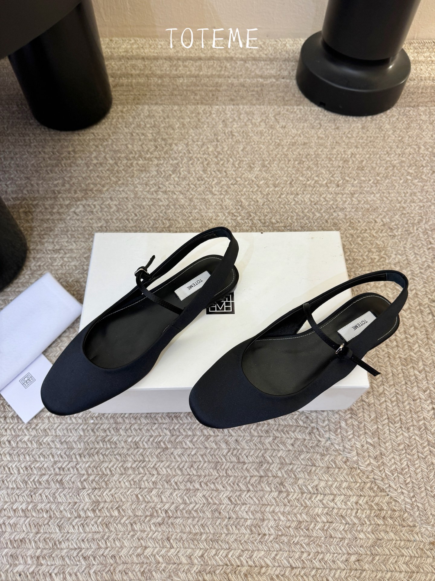 TOTEM*26ss早春新款经典后空玛丽珍单鞋一眼沦陷的北欧极简设计，将TOTEME的清冷高级感完美诠释