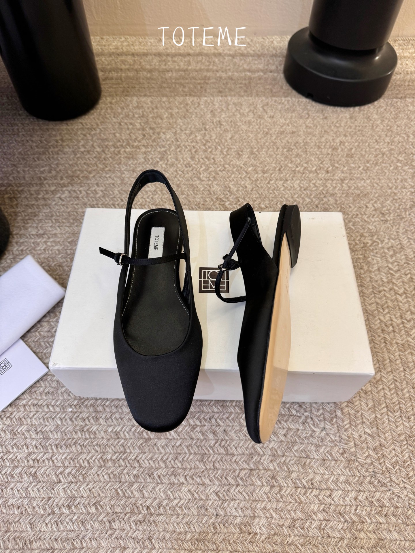 TOTEM*26ss早春新款经典后空玛丽珍单鞋一眼沦陷的北欧极简设计，将TOTEME的清冷高级感完美诠释