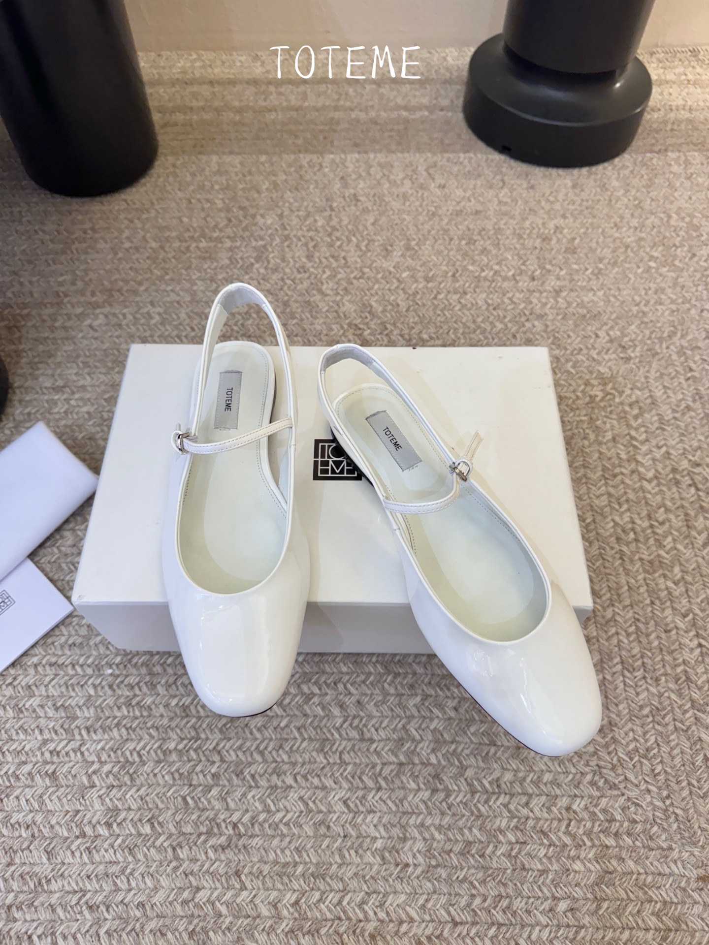 TOTEM*26ss早春新款经典后空玛丽珍单鞋一眼沦陷的北欧极简设计，将TOTEME的清冷高级感完美诠释