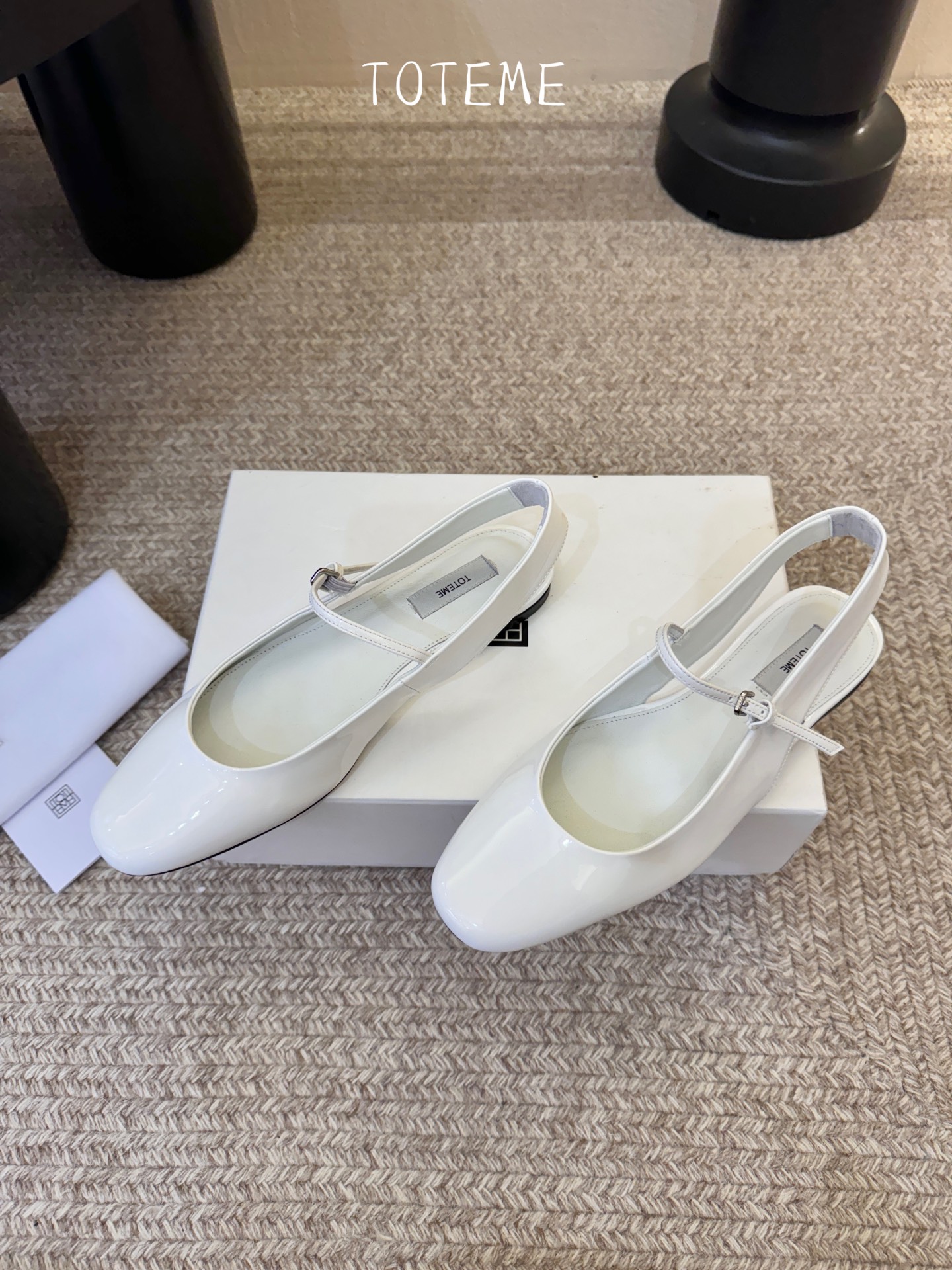 TOTEM*26ss早春新款经典后空玛丽珍单鞋一眼沦陷的北欧极简设计，将TOTEME的清冷高级感完美诠释