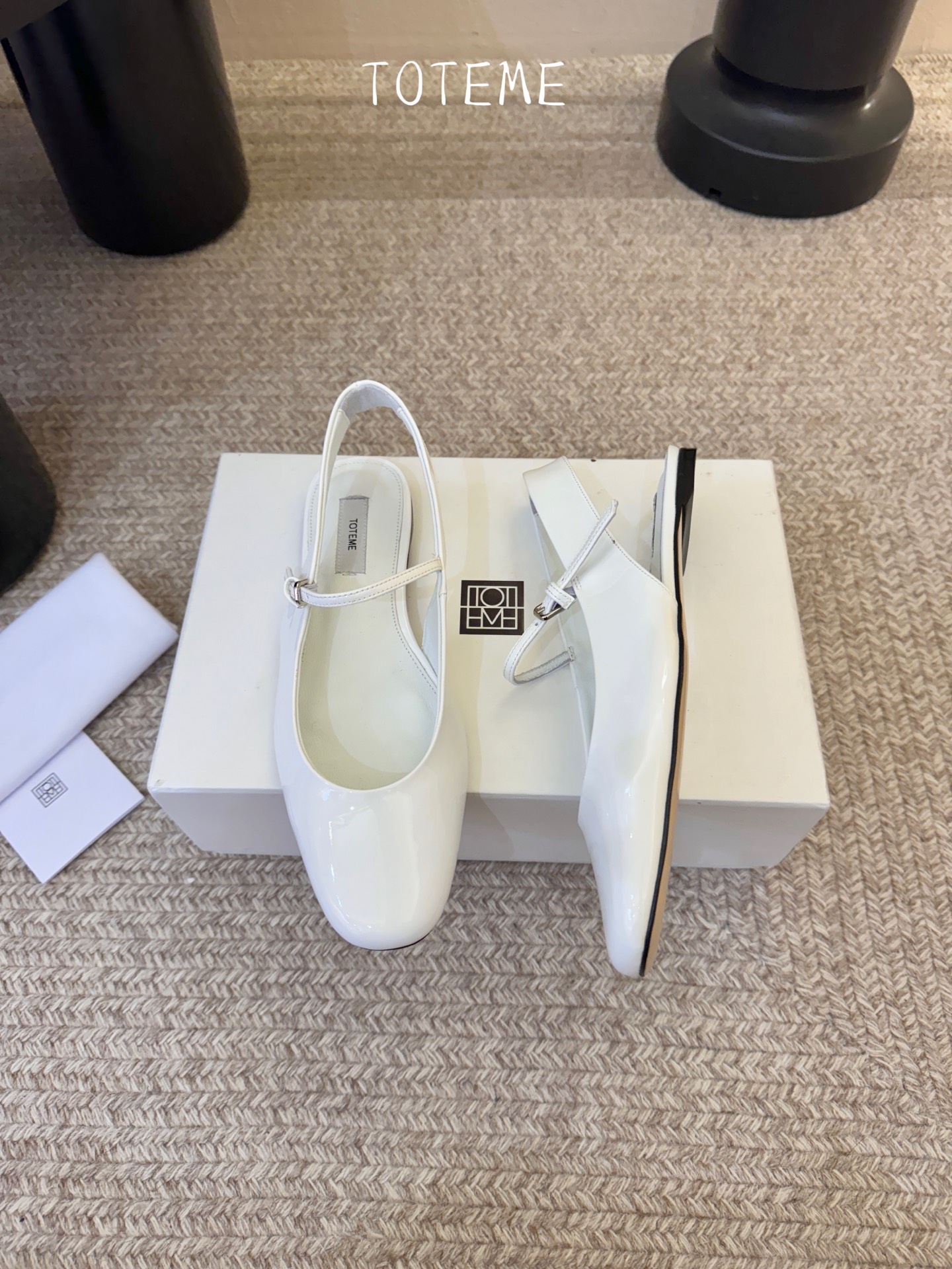 TOTEM*26ss早春新款经典后空玛丽珍单鞋一眼沦陷的北欧极简设计，将TOTEME的清冷高级感完美诠释