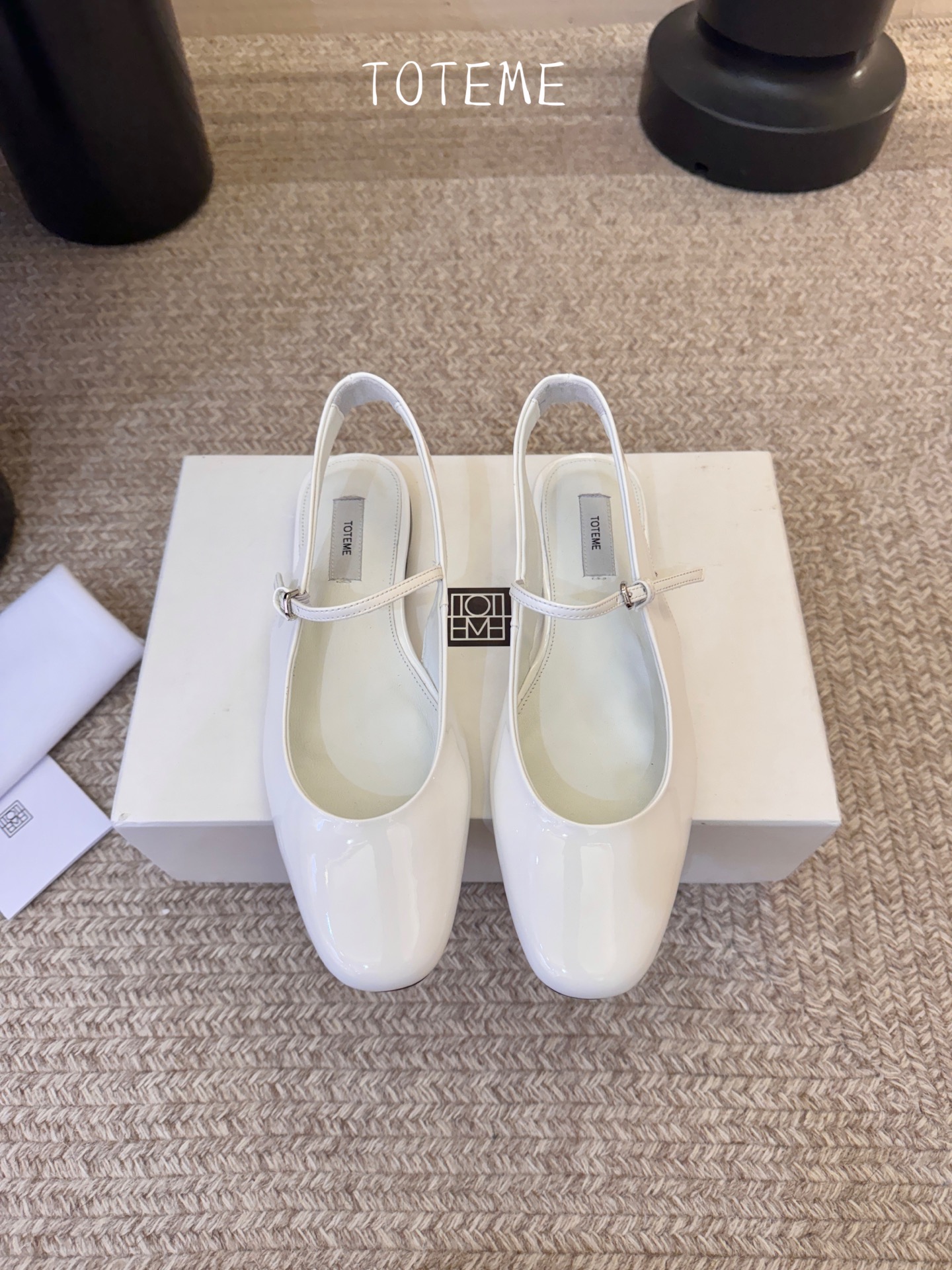 TOTEM*26ss早春新款经典后空玛丽珍单鞋一眼沦陷的北欧极简设计，将TOTEME的清冷高级感完美诠释