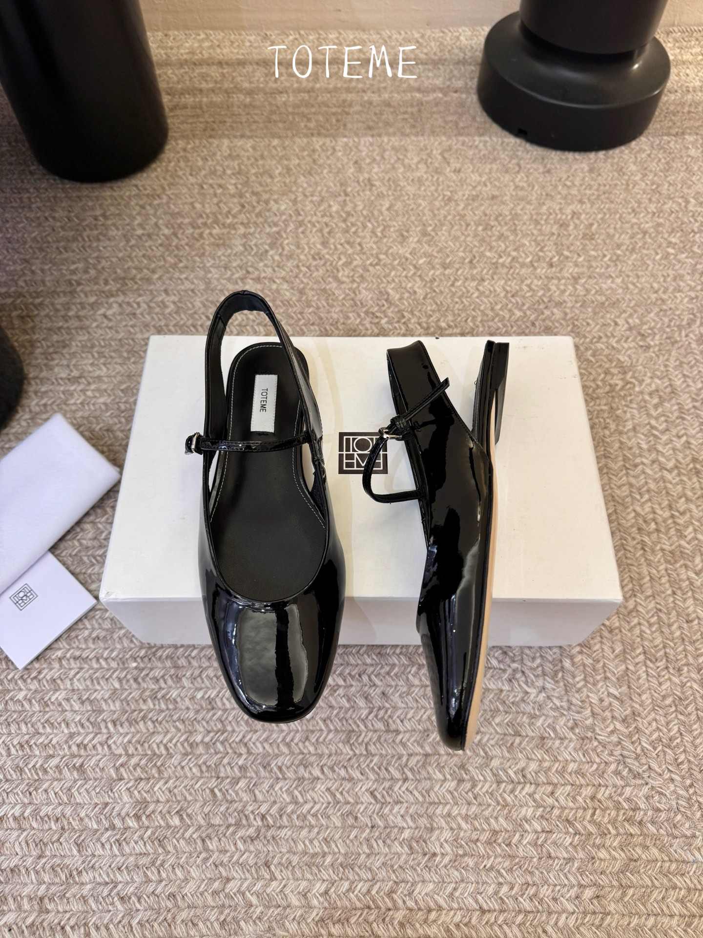 TOTEM*26ss早春新款经典后空玛丽珍单鞋一眼沦陷的北欧极简设计，将TOTEME的清冷高级感完美诠释