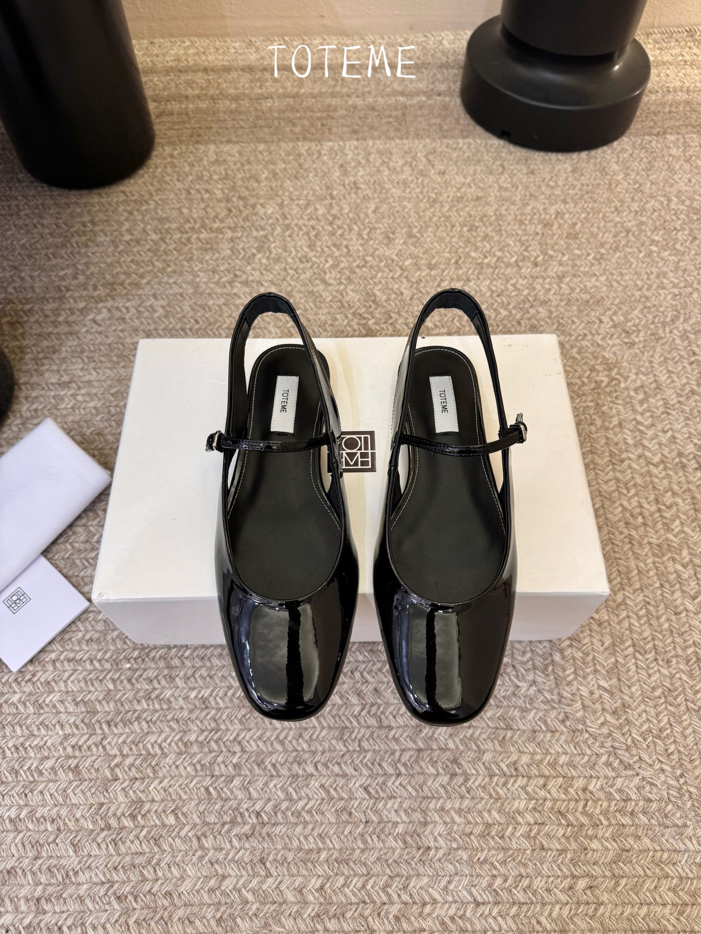 TOTEM*26ss早春新款经典后空玛丽珍单鞋一眼沦陷的北欧极简设计，将TOTEME的清冷高级感完美诠释