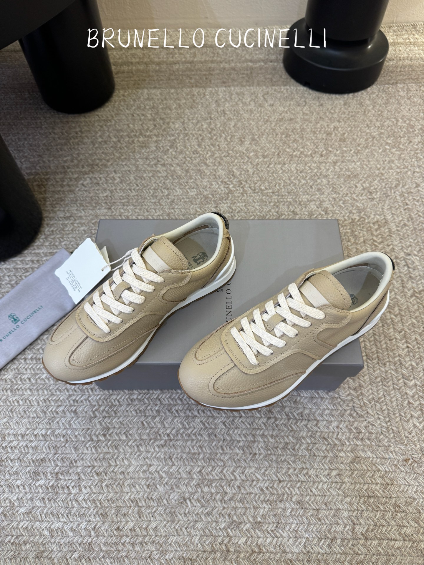 Brunello cuctnell*26ss早春新款复古休闲阿甘鞋这双鞋把复古运动感和日常通勤的松弛感完