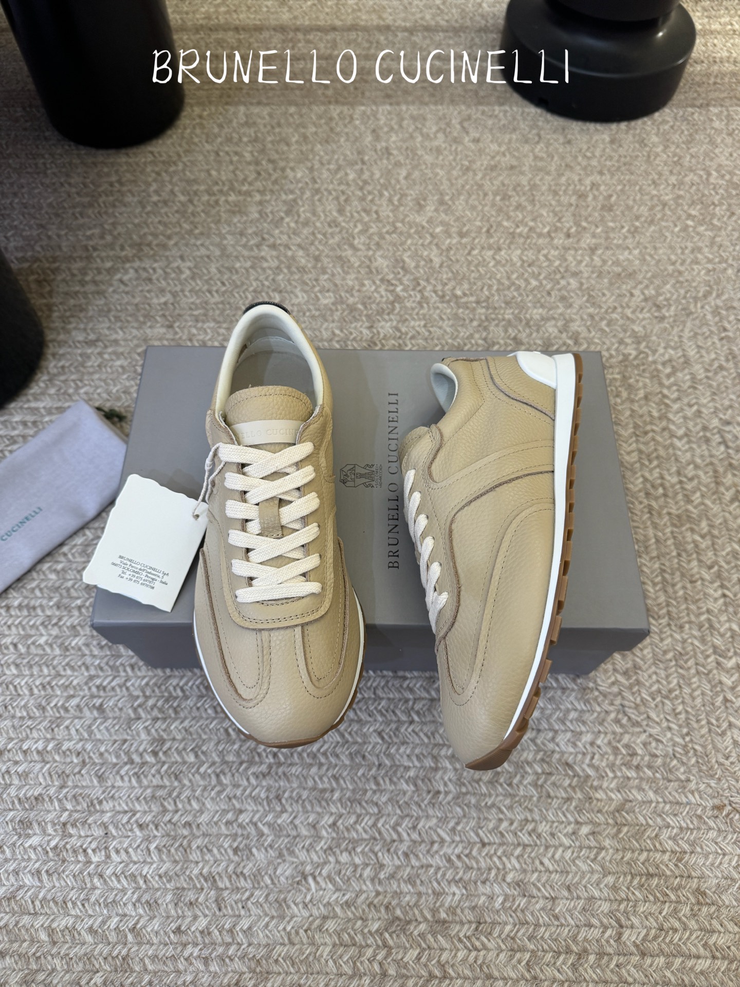 Brunello cuctnell*26ss早春新款复古休闲阿甘鞋这双鞋把复古运动感和日常通勤的松弛感完