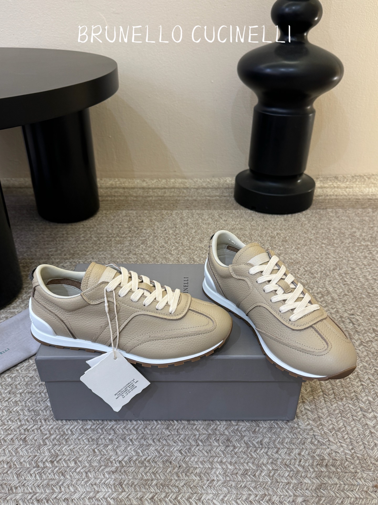 Brunello cuctnell*26ss早春新款复古休闲阿甘鞋这双鞋把复古运动感和日常通勤的松弛感完