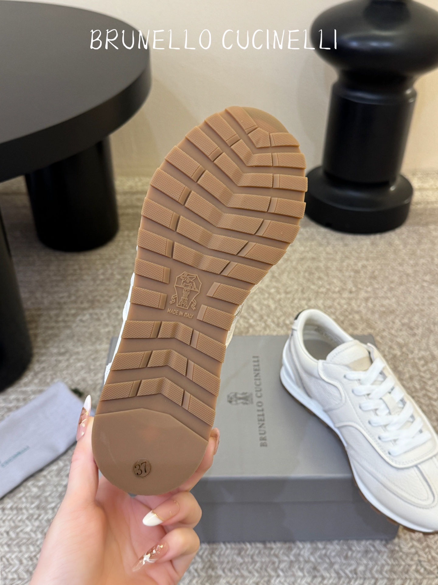 Brunello cuctnell*26ss早春新款复古休闲阿甘鞋这双鞋把复古运动感和日常通勤的松弛感完