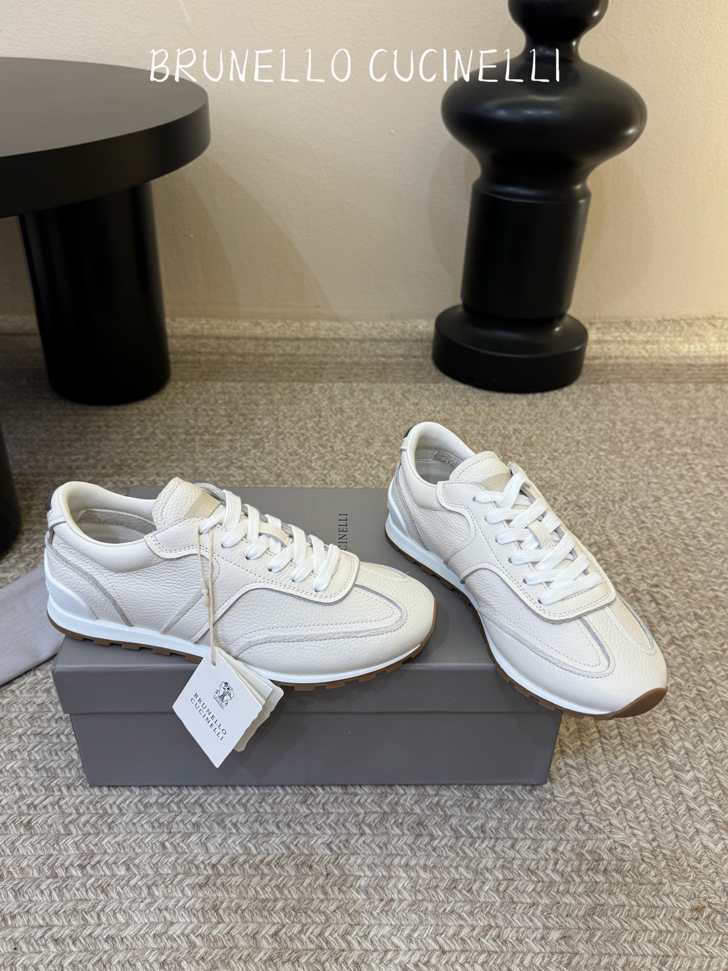 Brunello cuctnell*26ss早春新款复古休闲阿甘鞋这双鞋把复古运动感和日常通勤的松弛感完