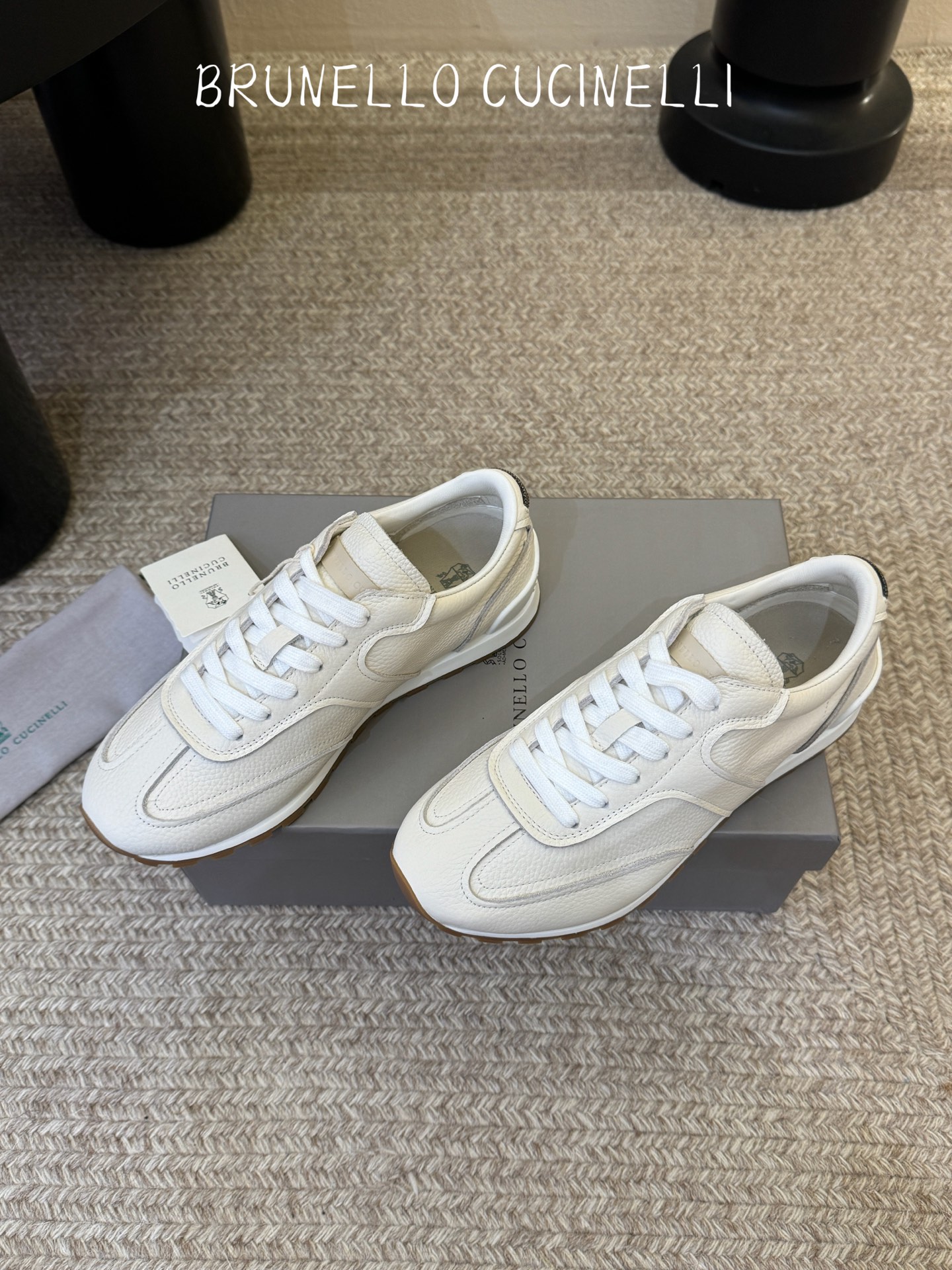 Brunello cuctnell*26ss早春新款复古休闲阿甘鞋这双鞋把复古运动感和日常通勤的松弛感完