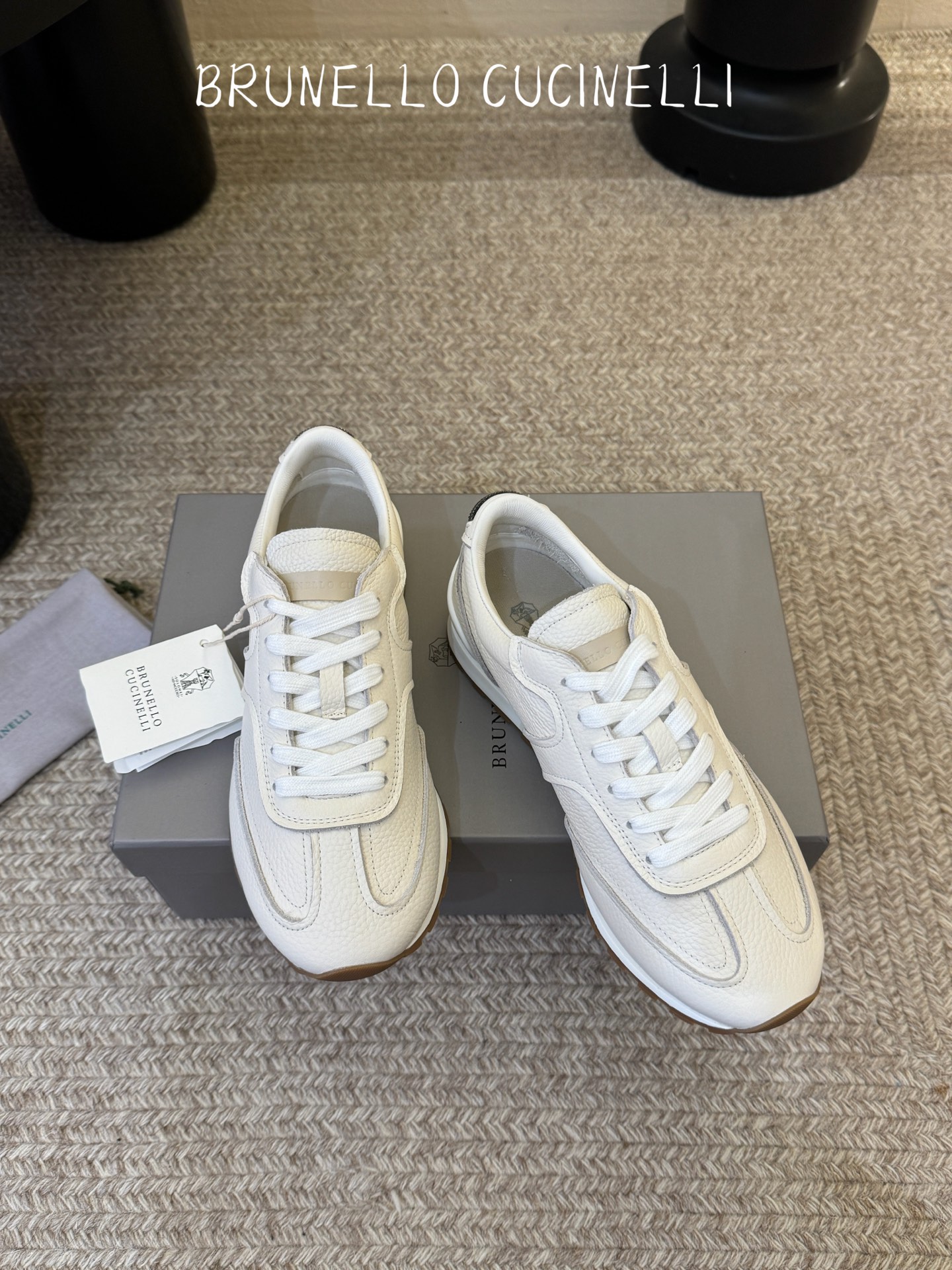 Brunello cuctnell*26ss早春新款复古休闲阿甘鞋这双鞋把复古运动感和日常通勤的松弛感完