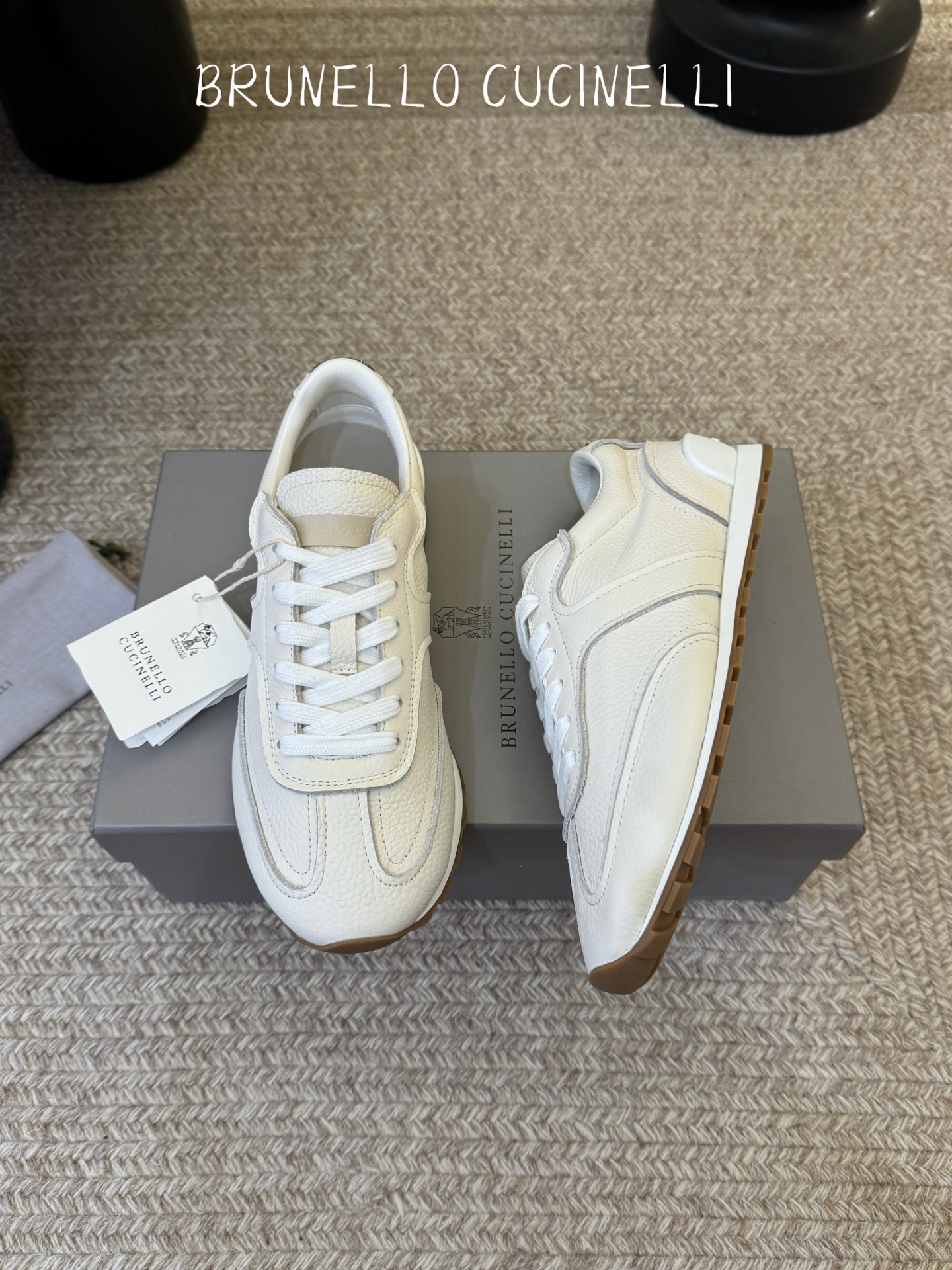 Brunello cuctnell*26ss早春新款复古休闲阿甘鞋这双鞋把复古运动感和日常通勤的松弛感完