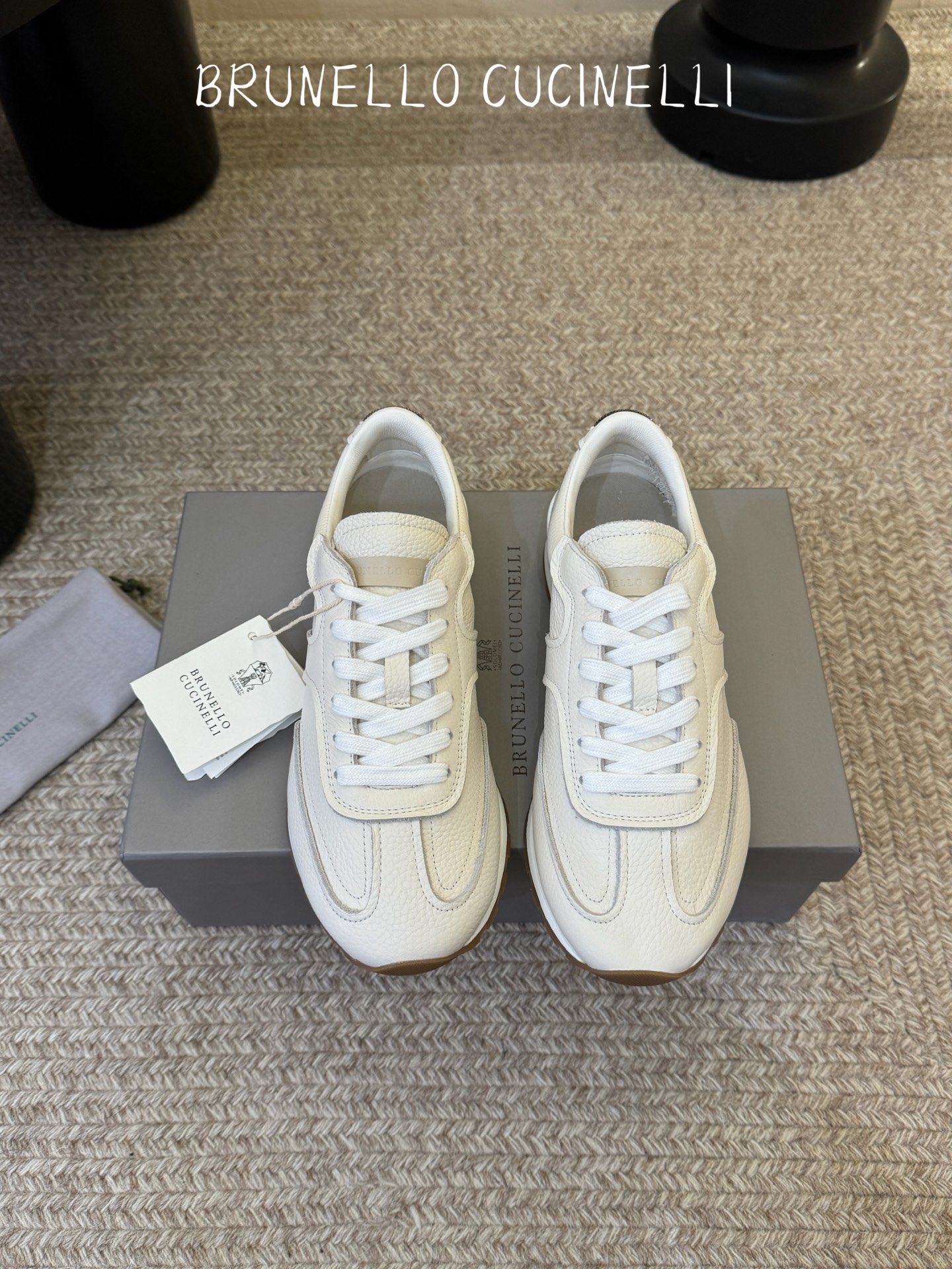 Brunello cuctnell*26ss早春新款复古休闲阿甘鞋这双鞋把复古运动感和日常通勤的松弛感完