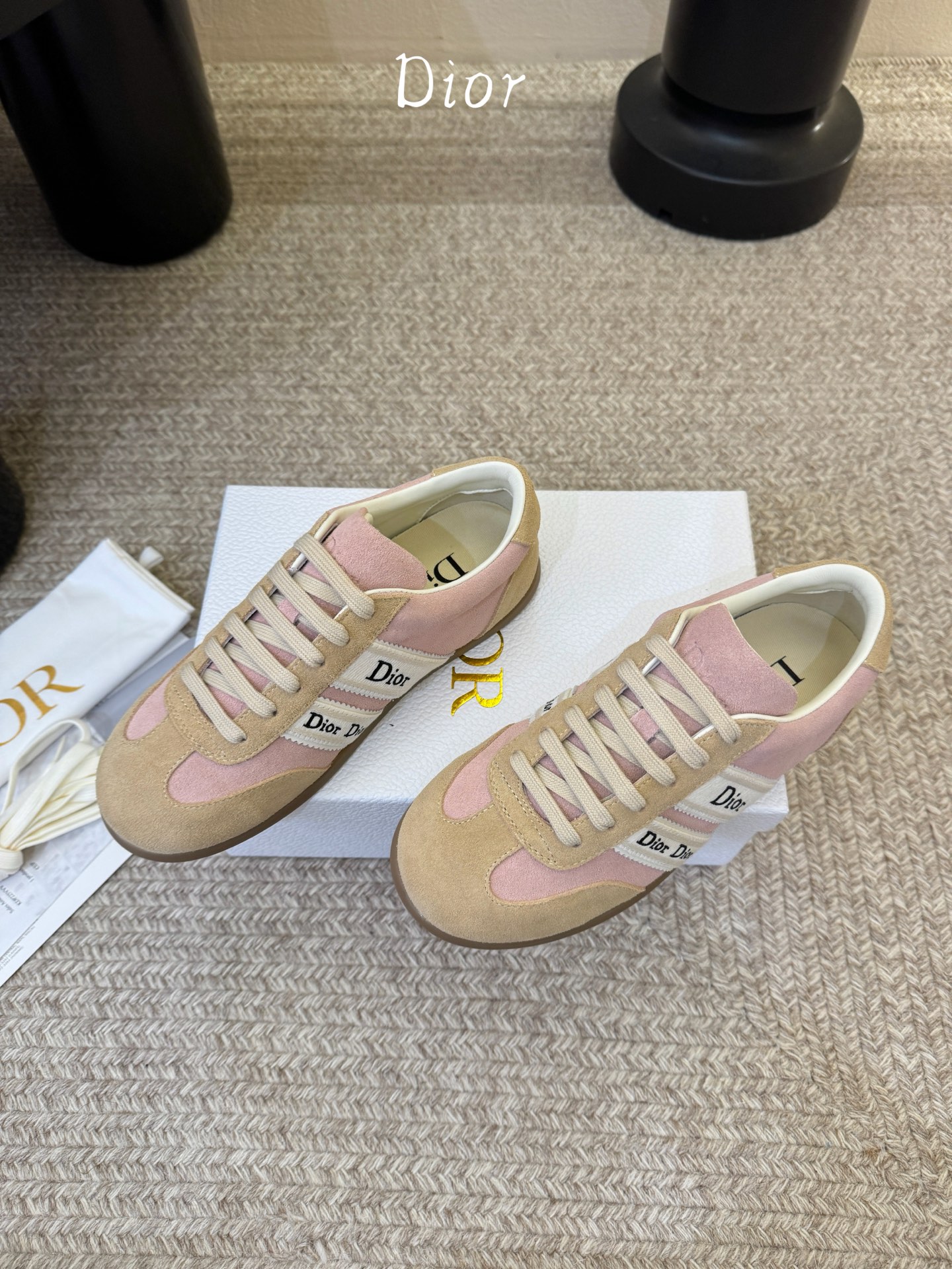 Dior Ribbon 织带刺绣运动鞋 复古德训鞋这款 Dior Ribbon 运动鞋是 2026 春夏