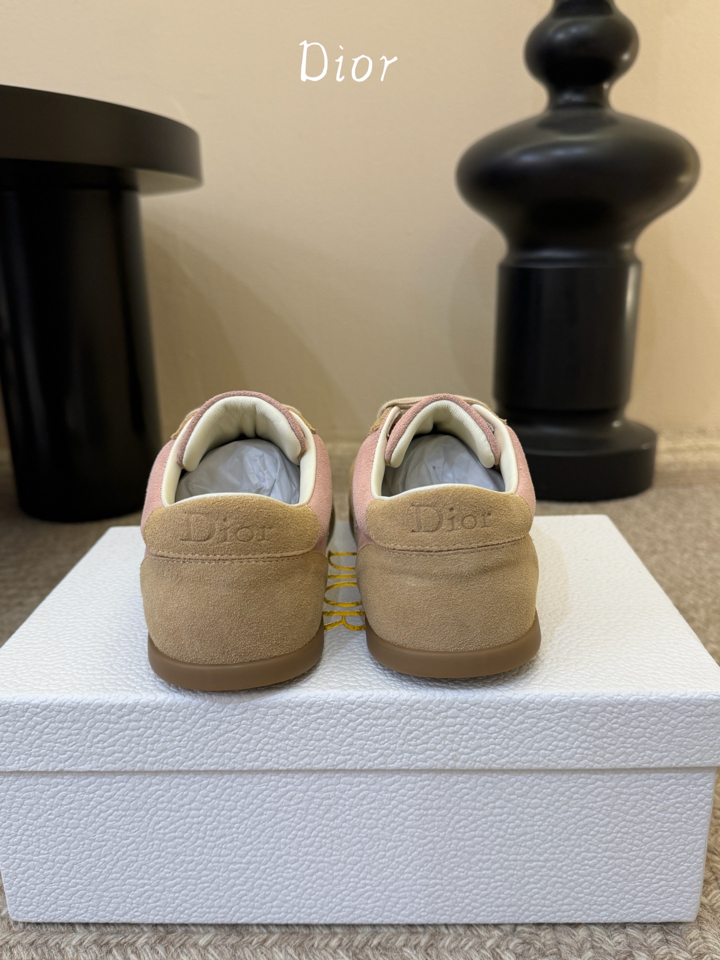 Dior Ribbon 织带刺绣运动鞋 复古德训鞋这款 Dior Ribbon 运动鞋是 2026 春夏