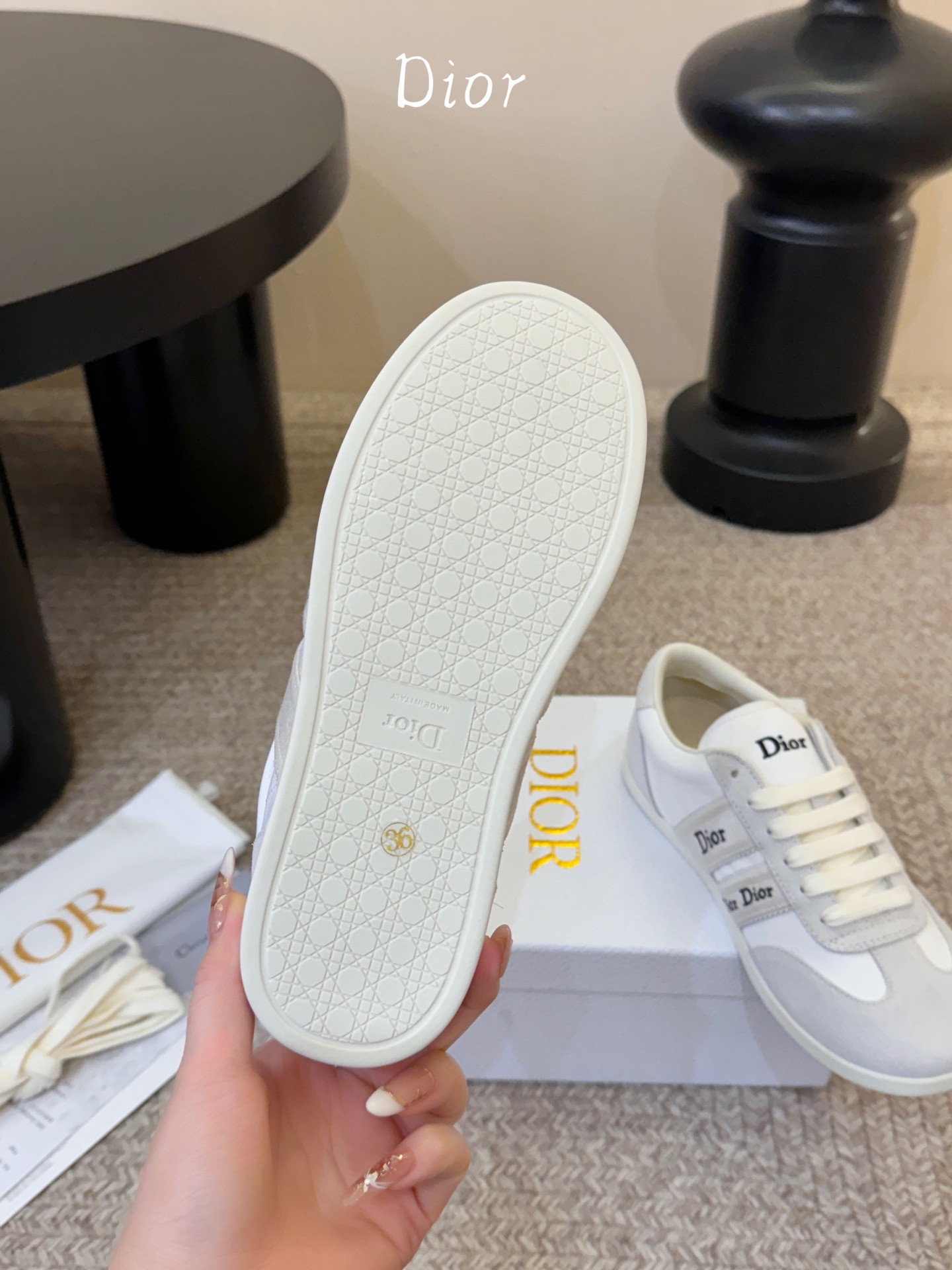 Dior Ribbon 织带刺绣运动鞋 复古德训鞋这款 Dior Ribbon 运动鞋是 2026 春夏