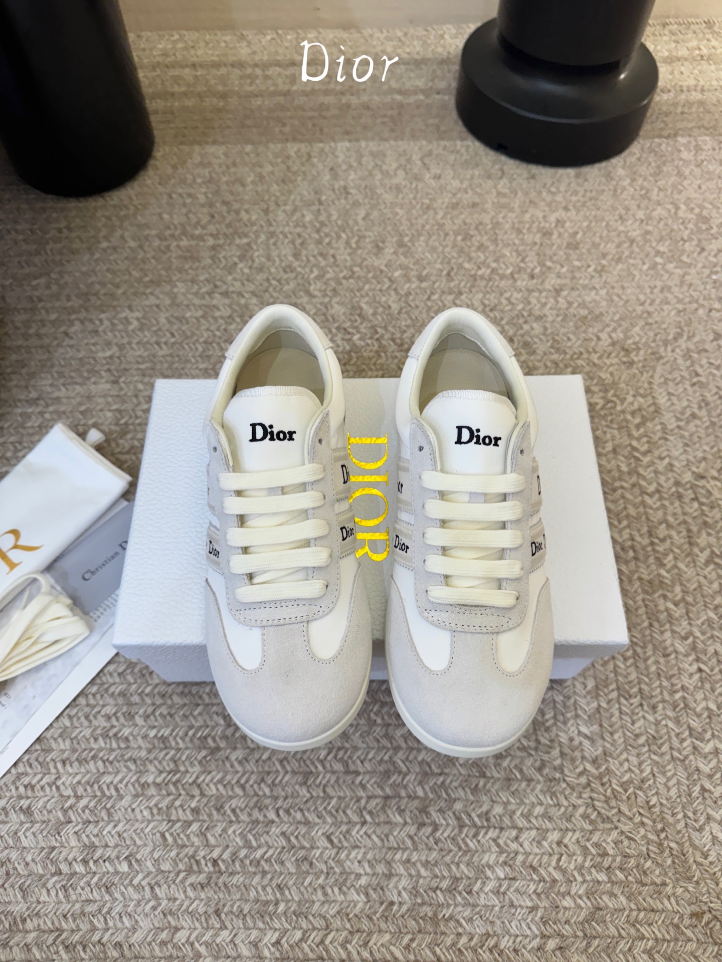 Dior Ribbon 织带刺绣运动鞋 复古德训鞋这款 Dior Ribbon 运动鞋是 2026 春夏