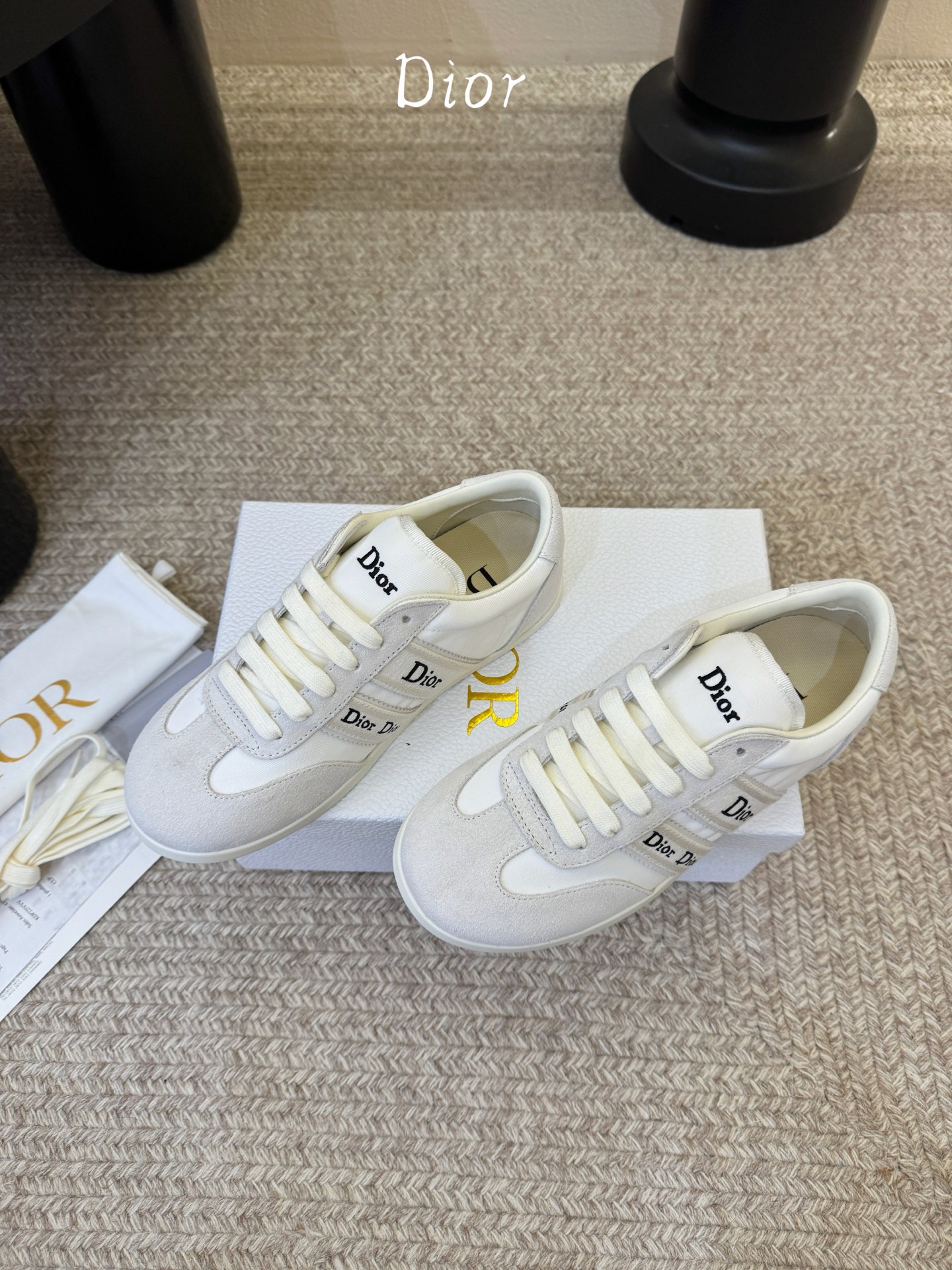 Dior Ribbon 织带刺绣运动鞋 复古德训鞋这款 Dior Ribbon 运动鞋是 2026 春夏