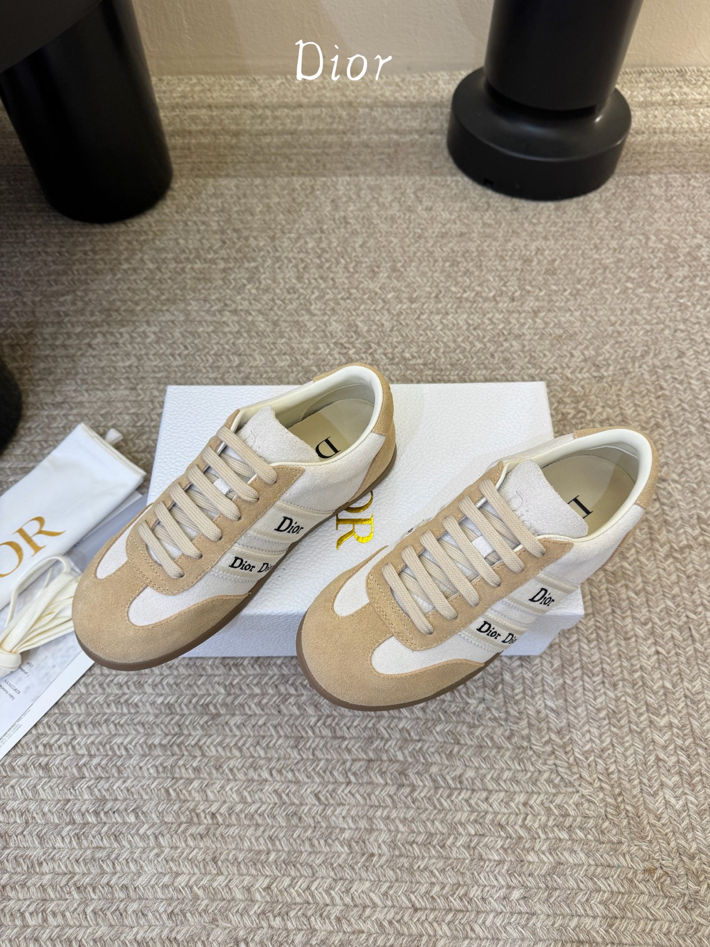 Dior Ribbon 织带刺绣运动鞋 复古德训鞋这款 Dior Ribbon 运动鞋是 2026 春夏