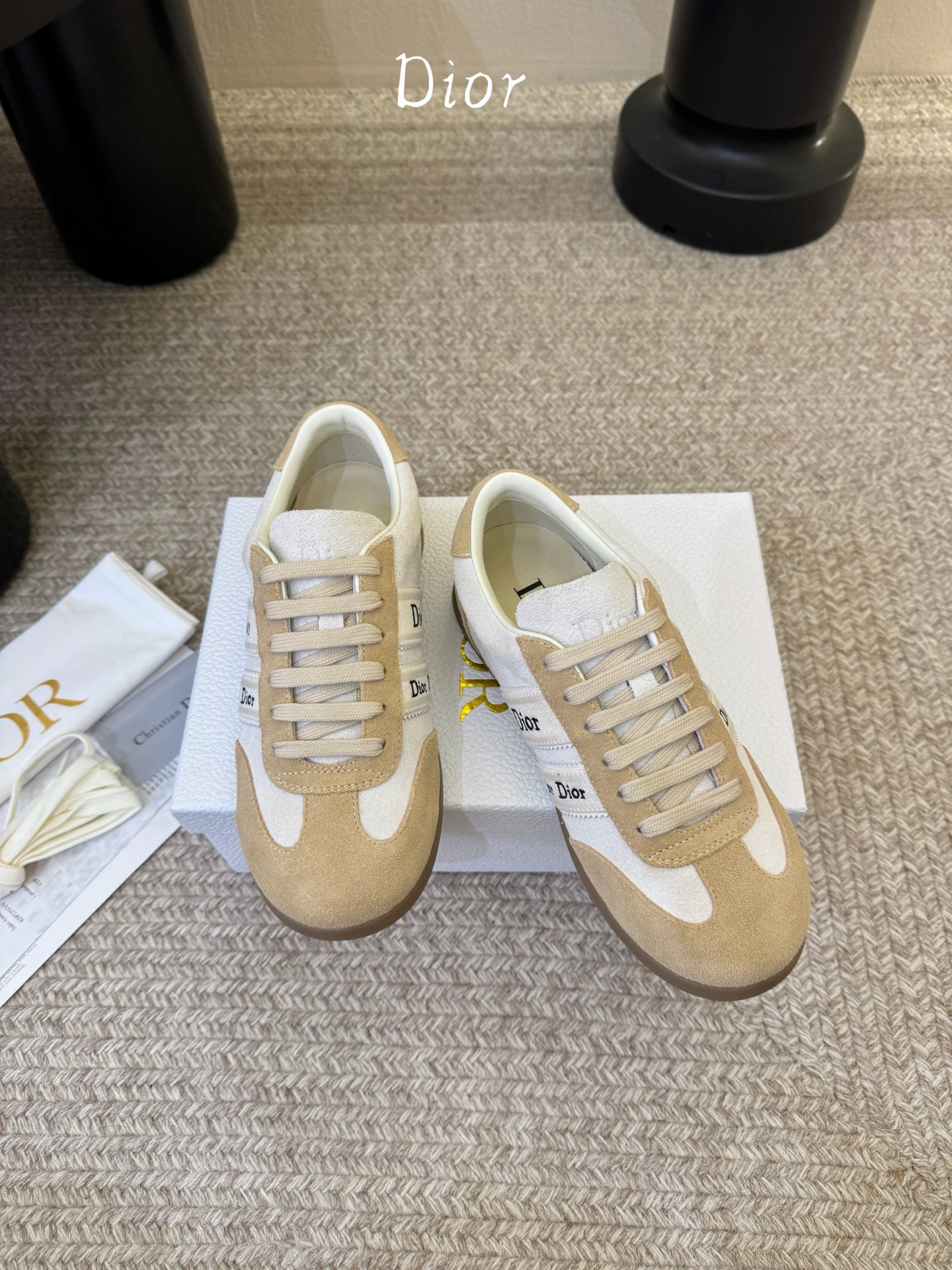 Dior Ribbon 织带刺绣运动鞋 复古德训鞋这款 Dior Ribbon 运动鞋是 2026 春夏