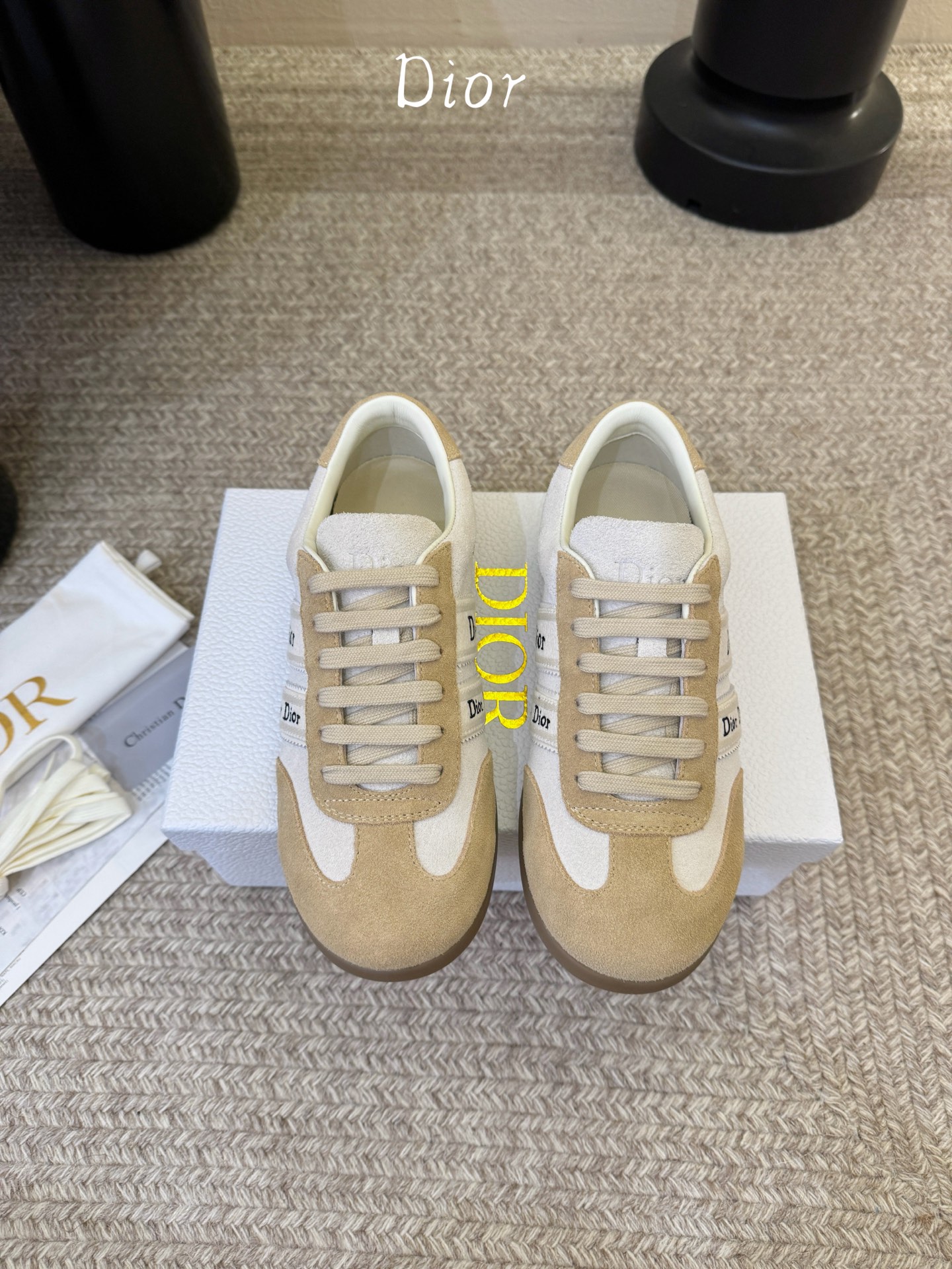 Dior Ribbon 织带刺绣运动鞋 复古德训鞋这款 Dior Ribbon 运动鞋是 2026 春夏