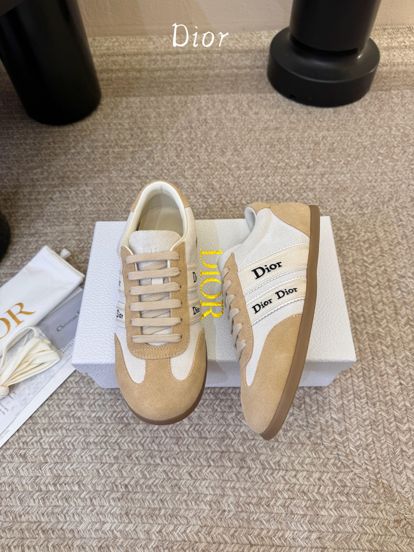 Dior Ribbon 织带刺绣运动鞋 复古德训鞋这款 Dior Ribbon 运动鞋是 2026 春夏