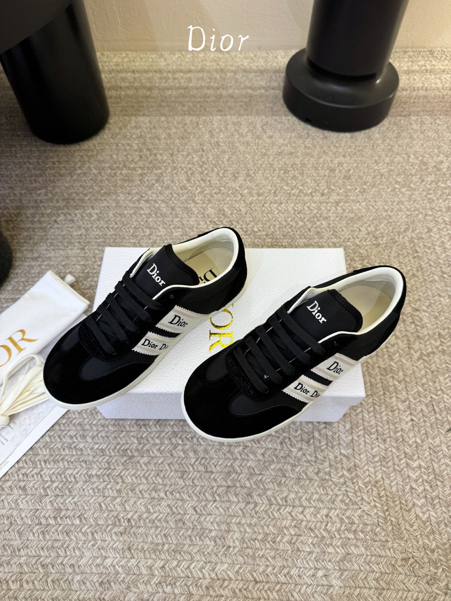 Dior Ribbon 织带刺绣运动鞋 复古德训鞋这款 Dior Ribbon 运动鞋是 2026 春夏