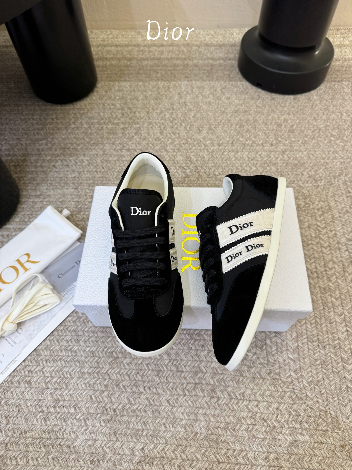 Dior Ribbon 织带刺绣运动鞋 复古德训鞋这款 Dior Ribbon 运动鞋是 2026 春夏