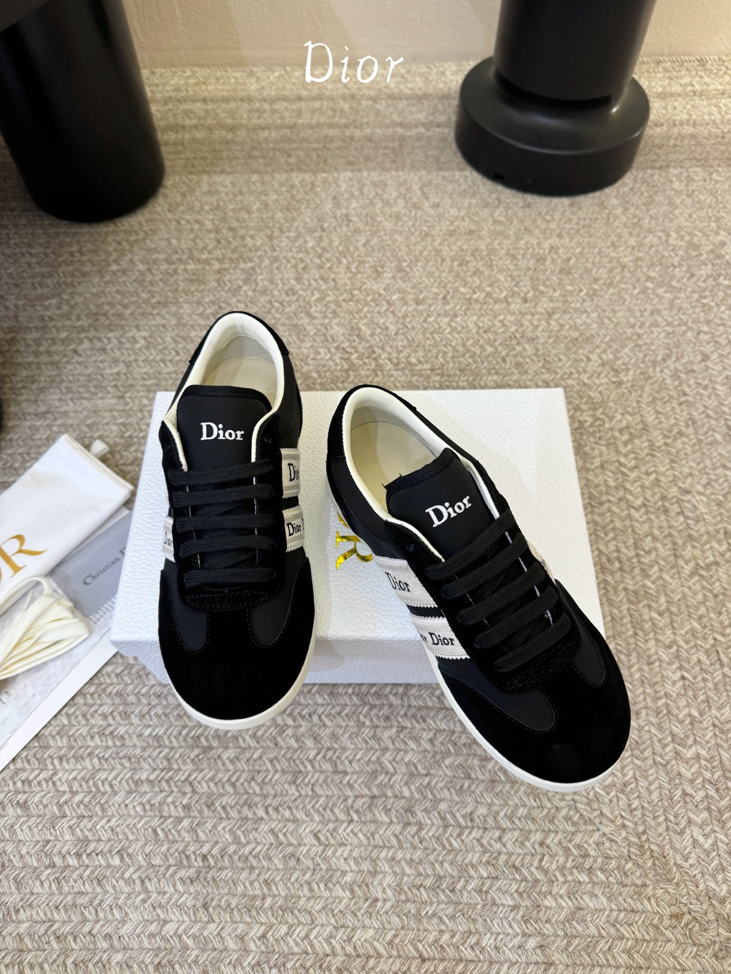 Dior Ribbon 织带刺绣运动鞋 复古德训鞋这款 Dior Ribbon 运动鞋是 2026 春夏