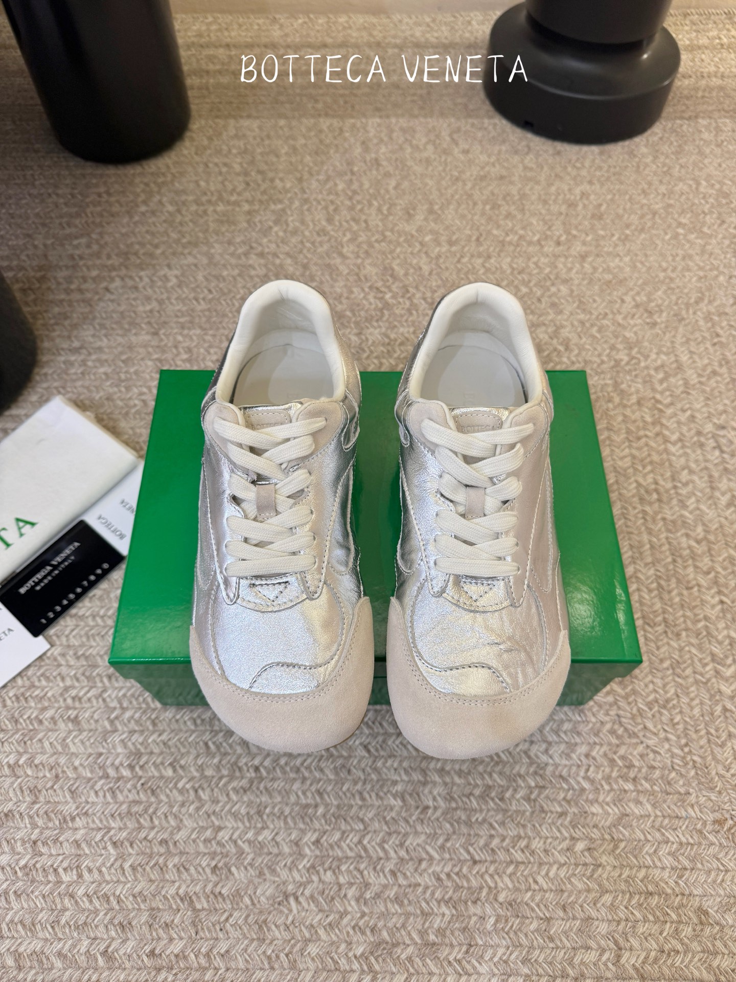 Bottega Veneta火爆新款运动鞋休闲鞋徳训鞋 BV 90年代复古风格为灵感，鞋面选用反绒皮面料