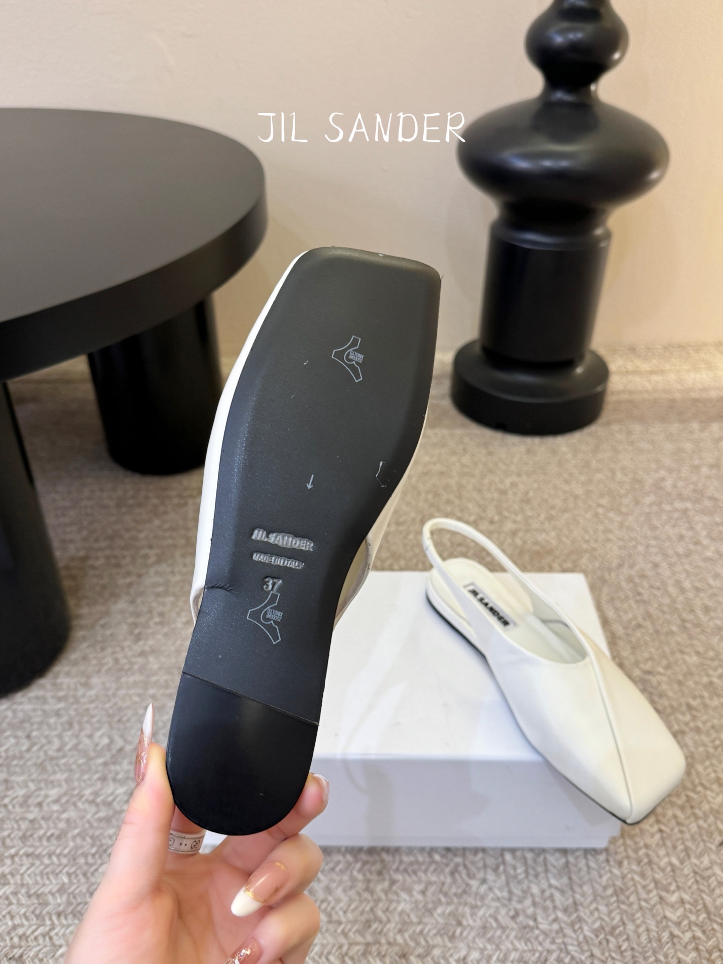 Jil sande* 𝟐𝟔𝐀𝐖新品方头芭蕾鞋｜极简主义的清冷诗意以利落方头重塑芭蕾鞋的经典轮廓 细腻小羊