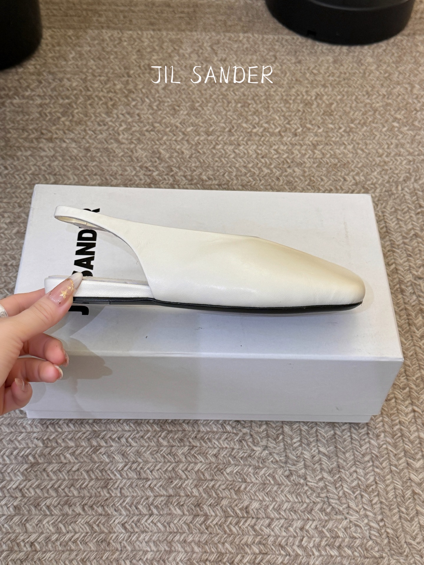 Jil sande* 𝟐𝟔𝐀𝐖新品方头芭蕾鞋｜极简主义的清冷诗意以利落方头重塑芭蕾鞋的经典轮廓 细腻小羊