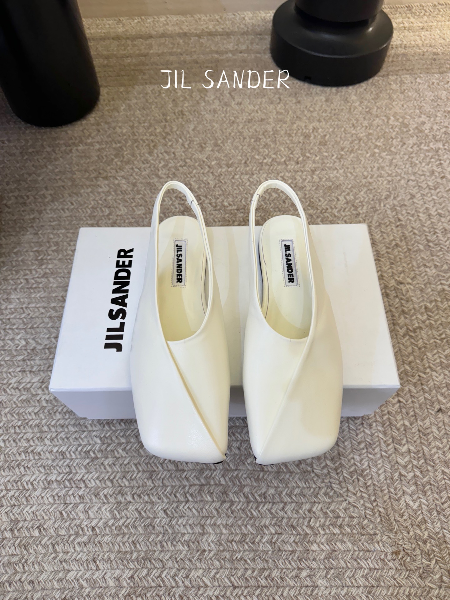 Jil sande* 𝟐𝟔𝐀𝐖新品方头芭蕾鞋｜极简主义的清冷诗意以利落方头重塑芭蕾鞋的经典轮廓 细腻小羊