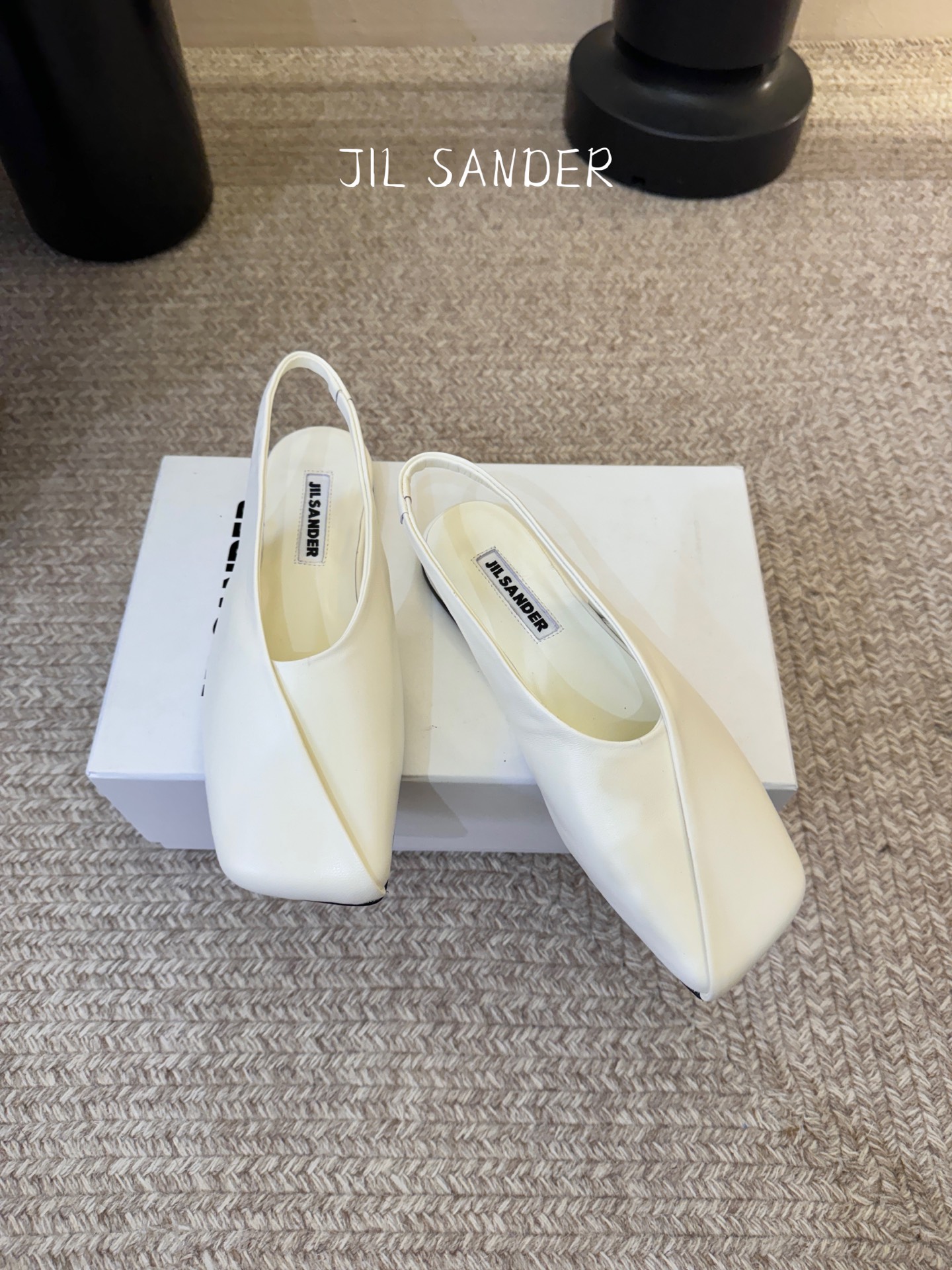 Jil sande* 𝟐𝟔𝐀𝐖新品方头芭蕾鞋｜极简主义的清冷诗意以利落方头重塑芭蕾鞋的经典轮廓 细腻小羊
