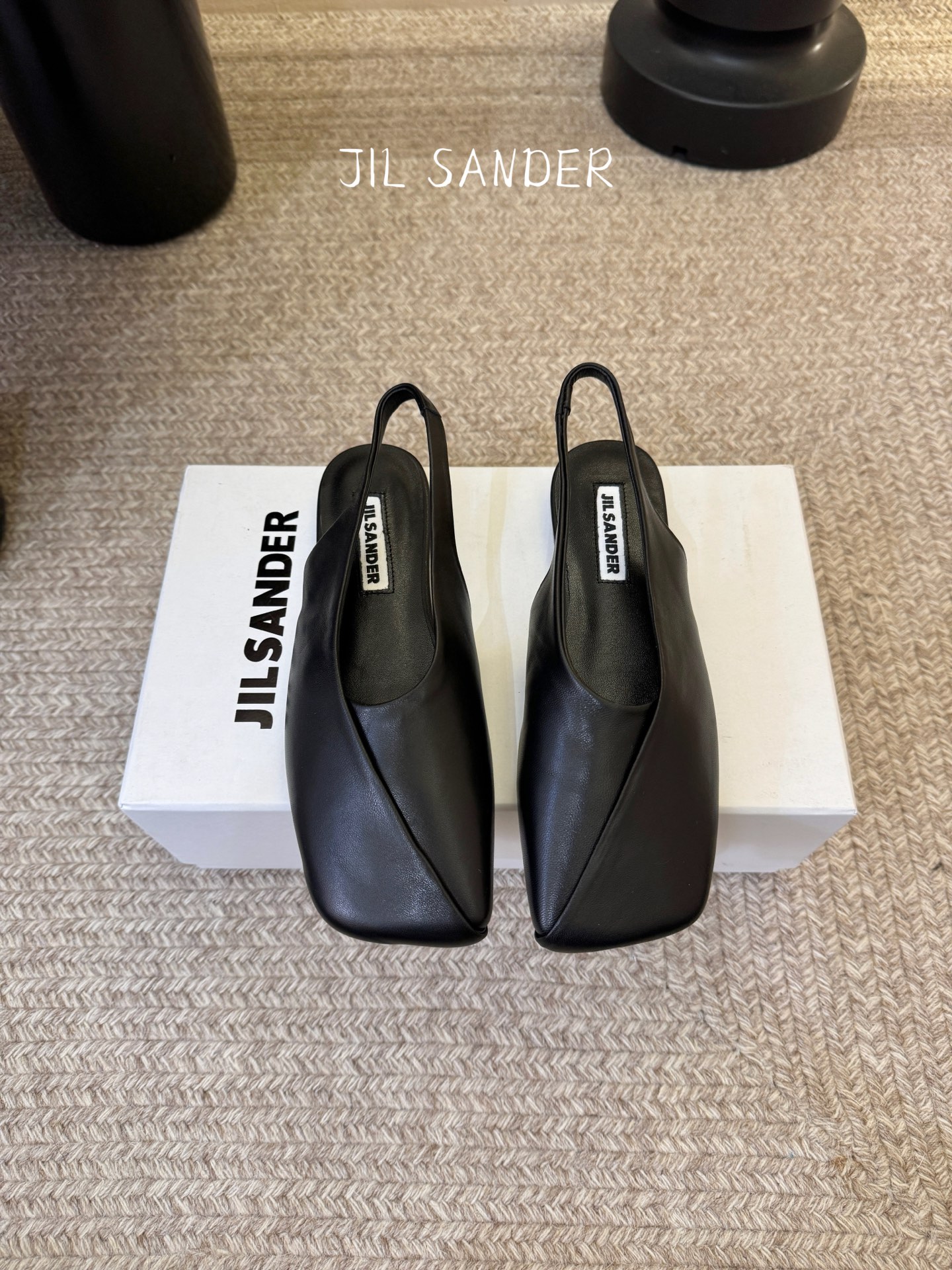 Jil sande* 𝟐𝟔𝐀𝐖新品方头芭蕾鞋｜极简主义的清冷诗意以利落方头重塑芭蕾鞋的经典轮廓 细腻小羊