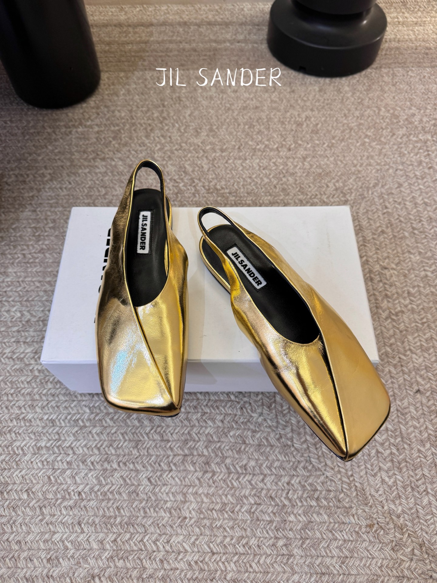 Jil sande* 𝟐𝟔𝐀𝐖新品方头芭蕾鞋｜极简主义的清冷诗意以利落方头重塑芭蕾鞋的经典轮廓 细腻小羊