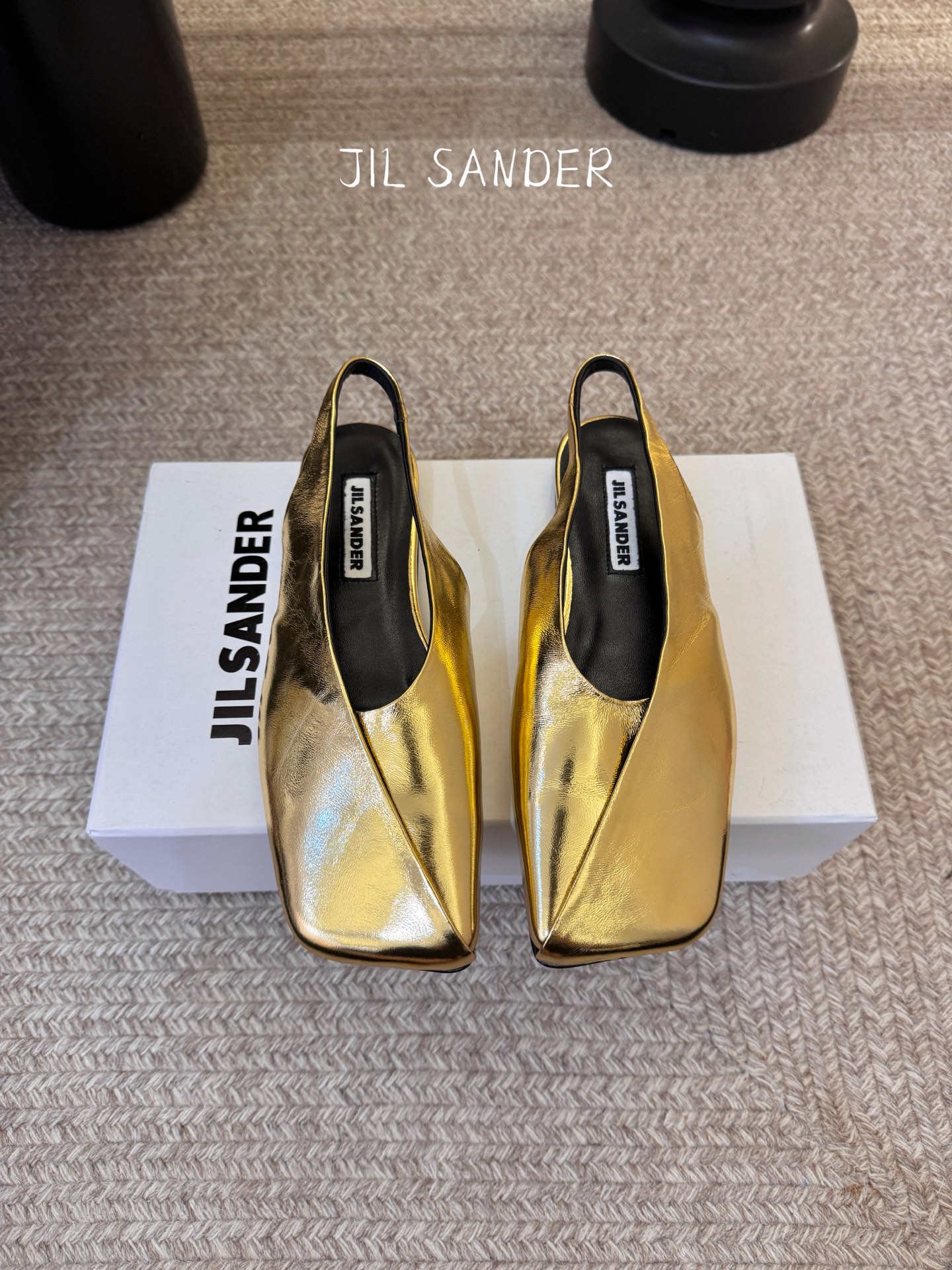 Jil sande* 𝟐𝟔𝐀𝐖新品方头芭蕾鞋｜极简主义的清冷诗意以利落方头重塑芭蕾鞋的经典轮廓 细腻小羊