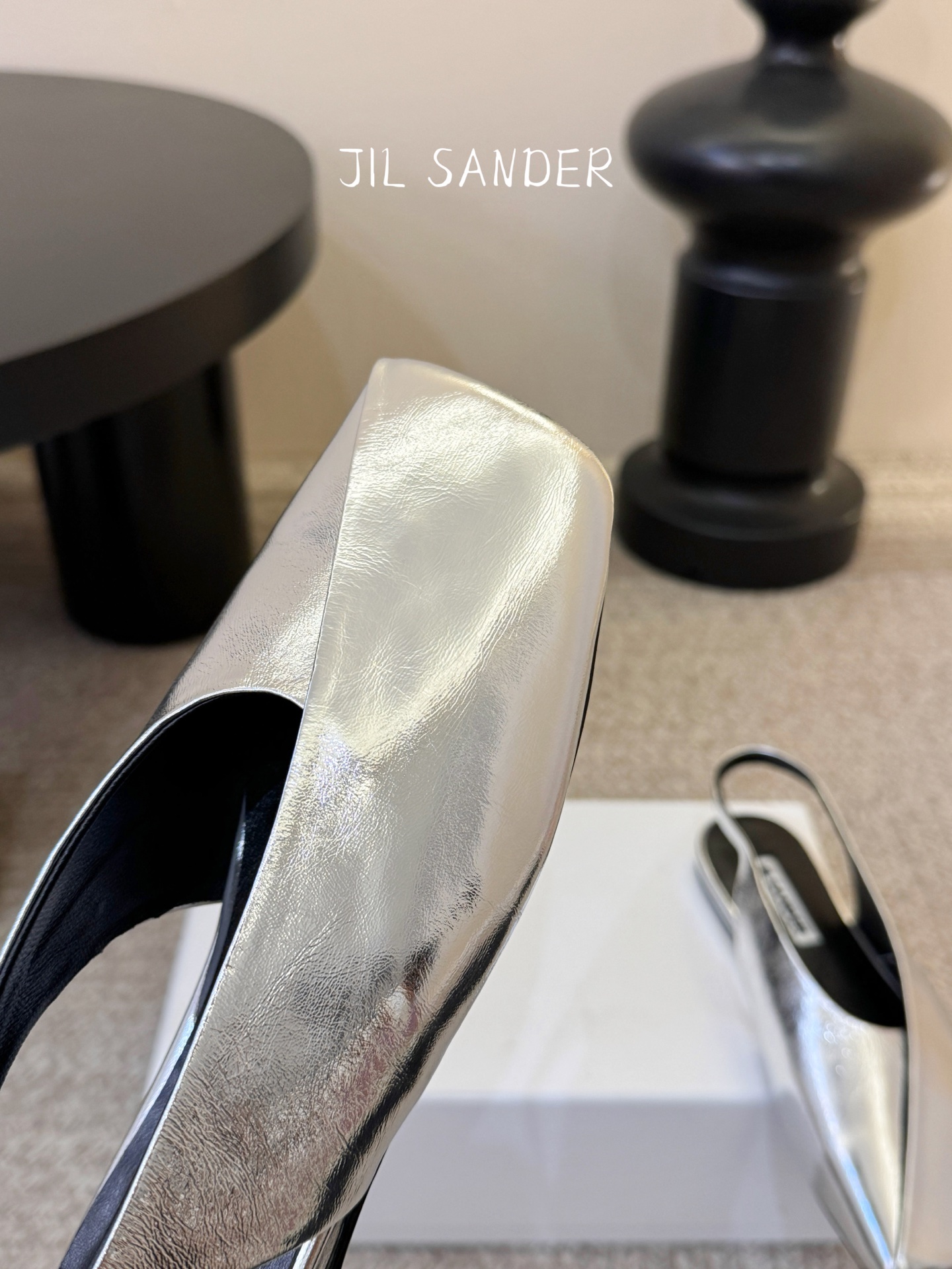 Jil sande* 𝟐𝟔𝐀𝐖新品方头芭蕾鞋｜极简主义的清冷诗意以利落方头重塑芭蕾鞋的经典轮廓 细腻小羊