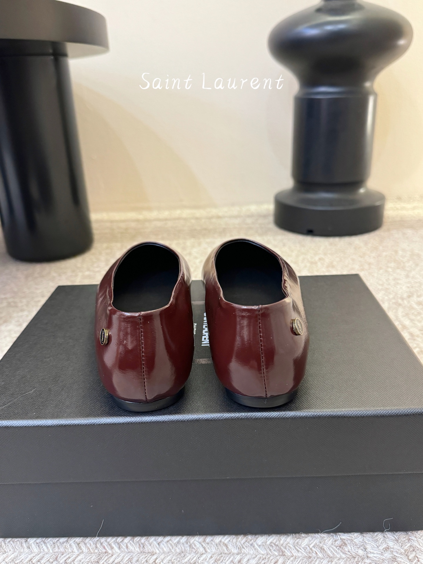 圣罗兰Saint Lauren* 新品平底小方头单鞋各种小裙子搭配起来 完全不挑脚型哦 Ysl Logo