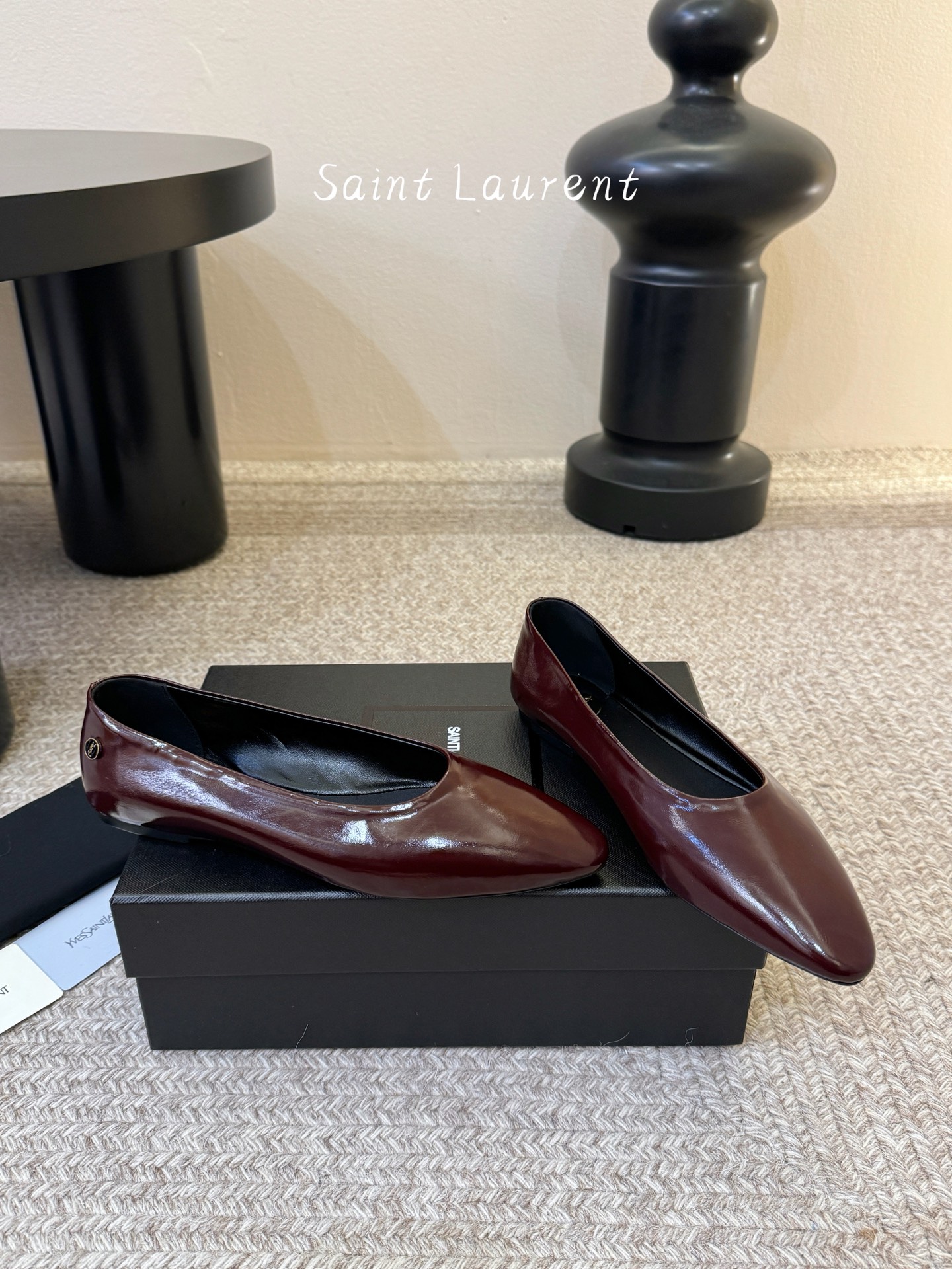 圣罗兰Saint Lauren* 新品平底小方头单鞋各种小裙子搭配起来 完全不挑脚型哦 Ysl Logo