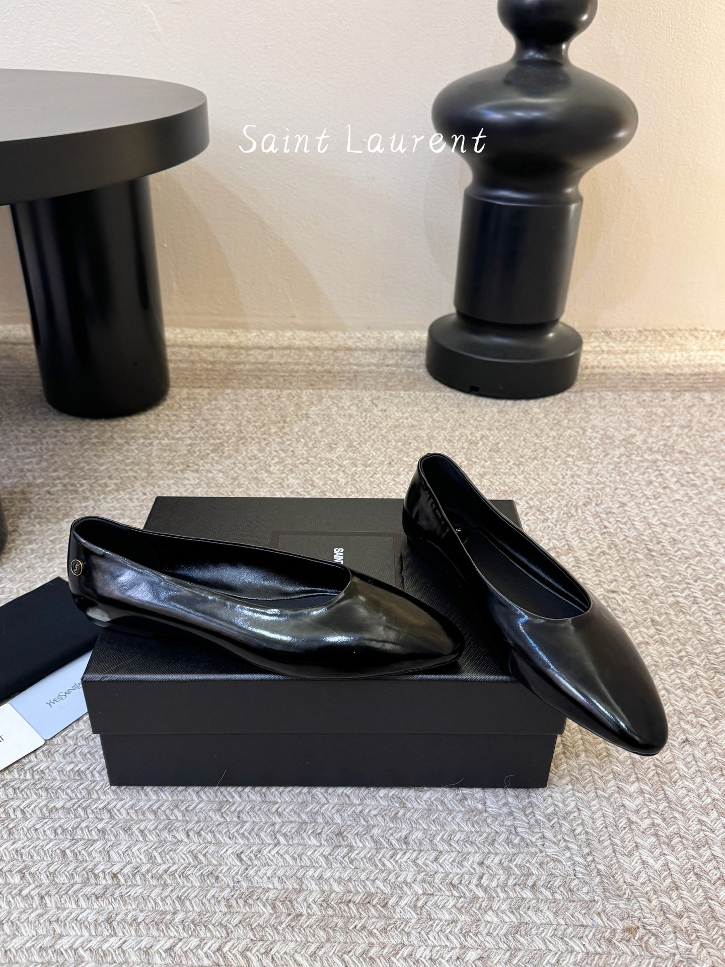 圣罗兰Saint Lauren* 新品平底小方头单鞋各种小裙子搭配起来 完全不挑脚型哦 Ysl Logo