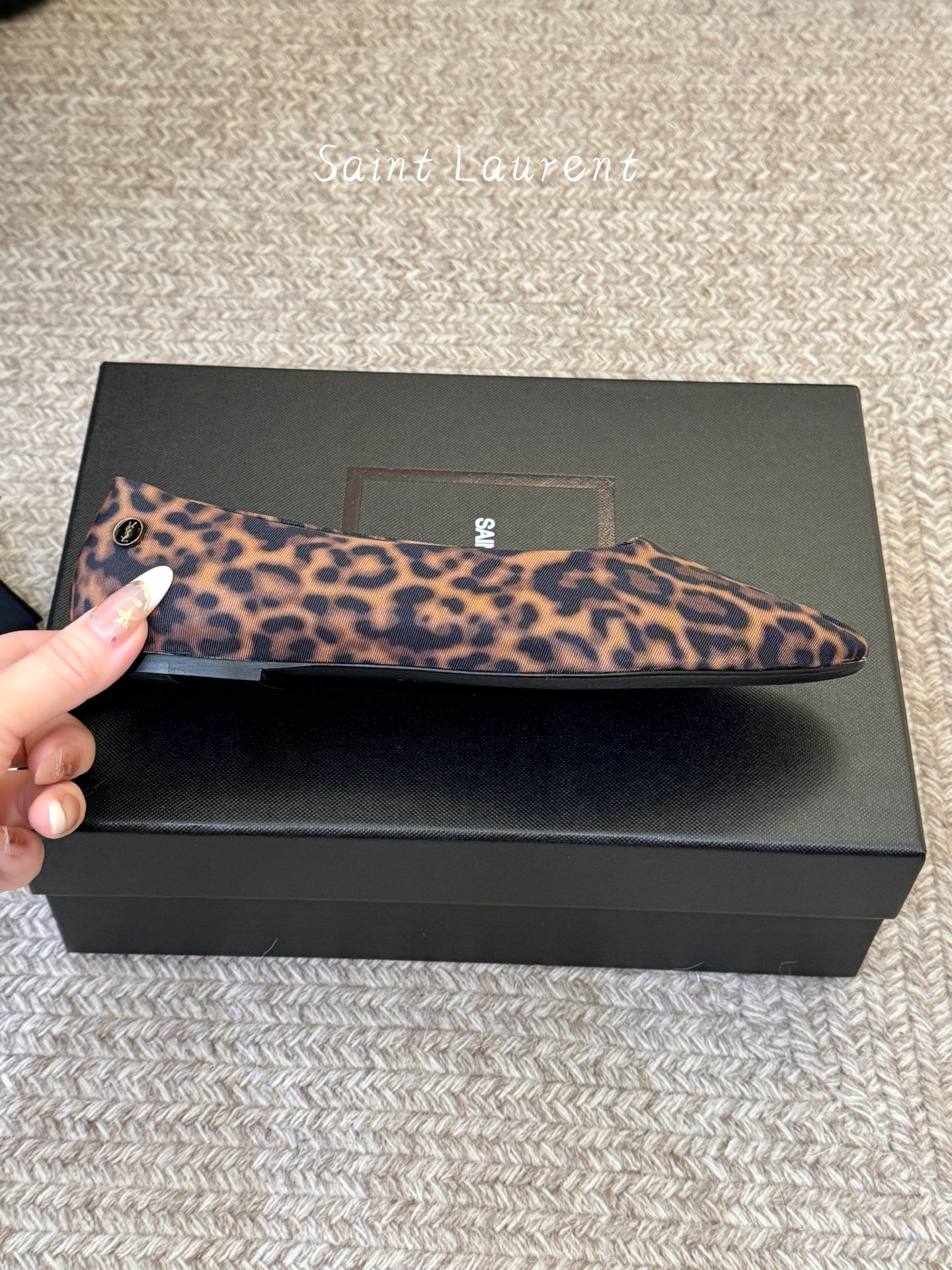圣罗兰Saint Lauren* 新品平底小方头单鞋各种小裙子搭配起来 完全不挑脚型哦 Ysl Logo